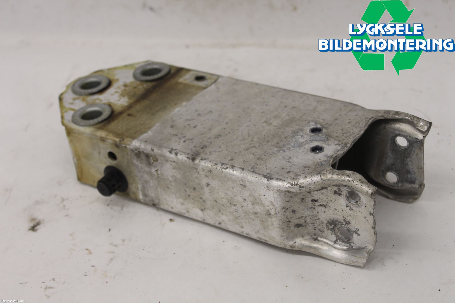 BMW 5 F10/F11/F18 09-17 Stötfångarbärjärn Fram