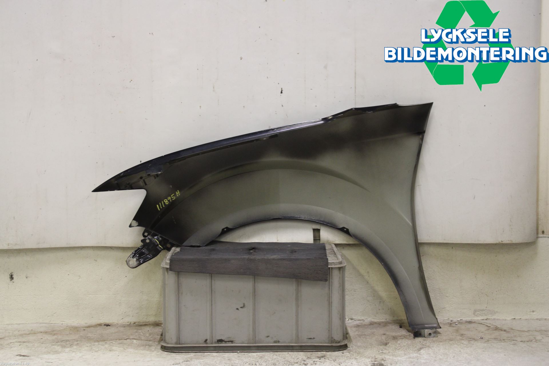 Mitsubishi OUTLANDER 07-12 Skärm Fram Höger