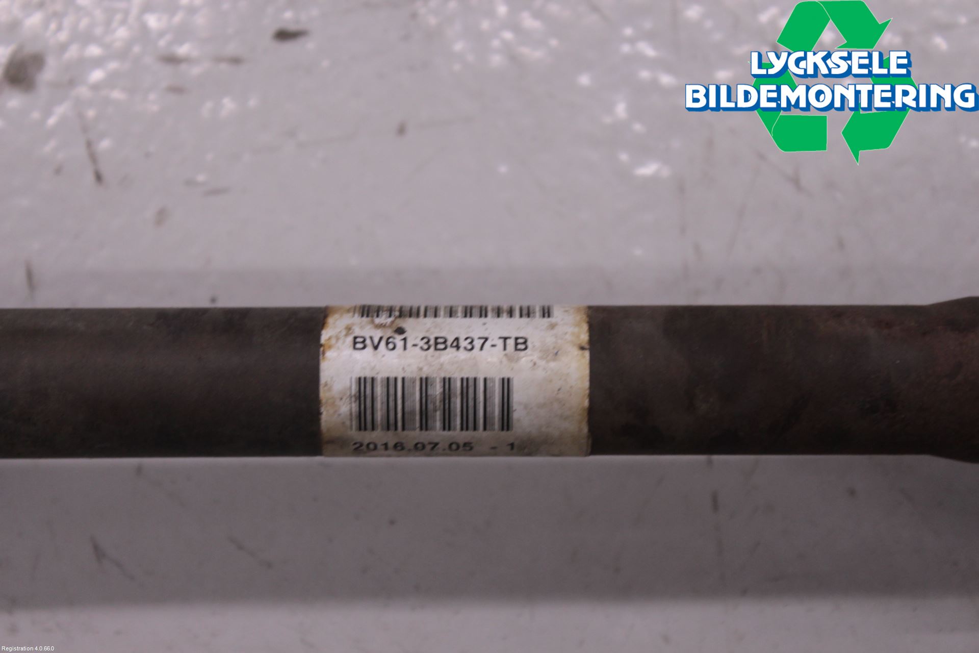 Ford FOCUS 15-18 Drivaxel Fram Vänster