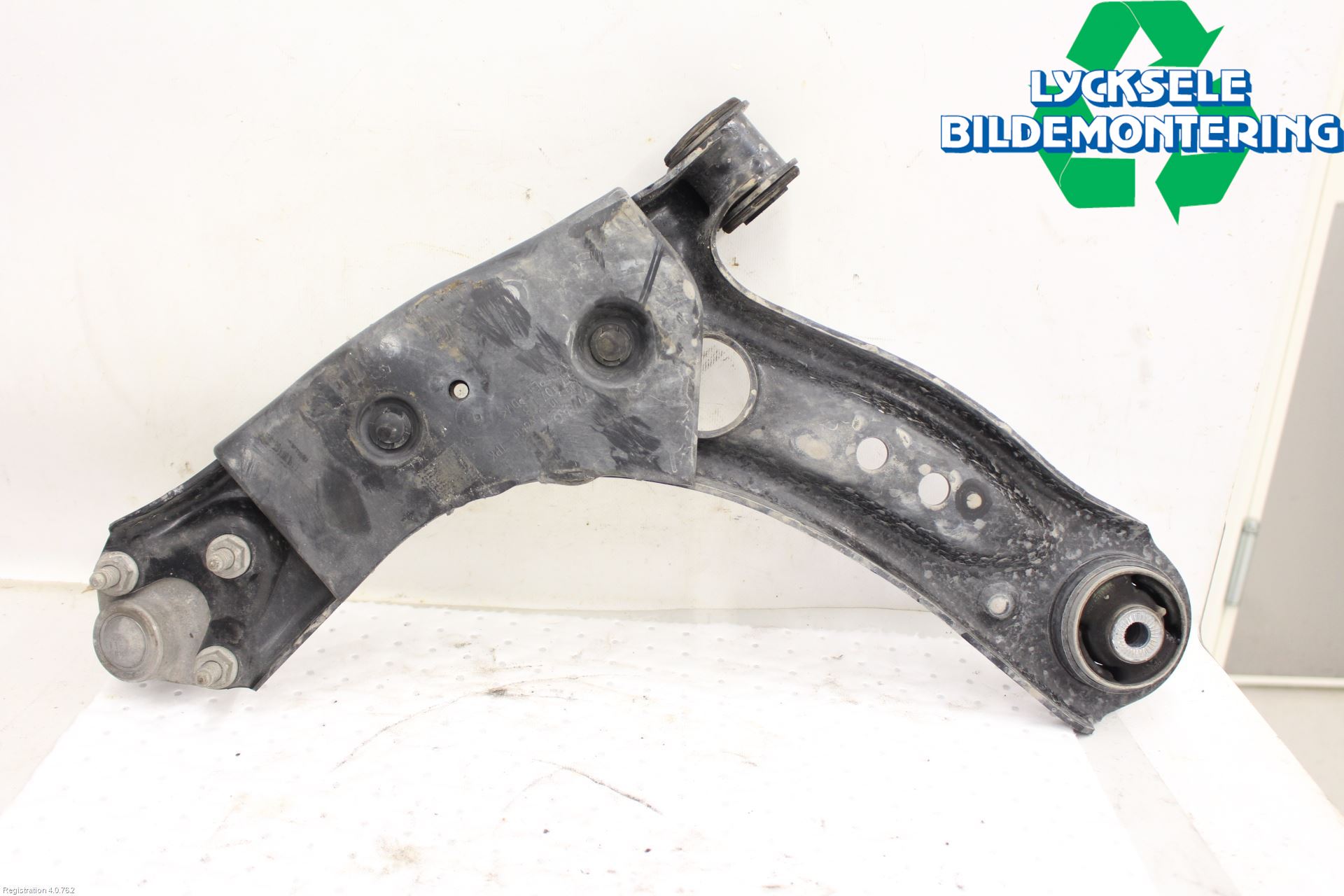 Audi A3/S3 8Y 21- Bärarm Fram Undre Hö