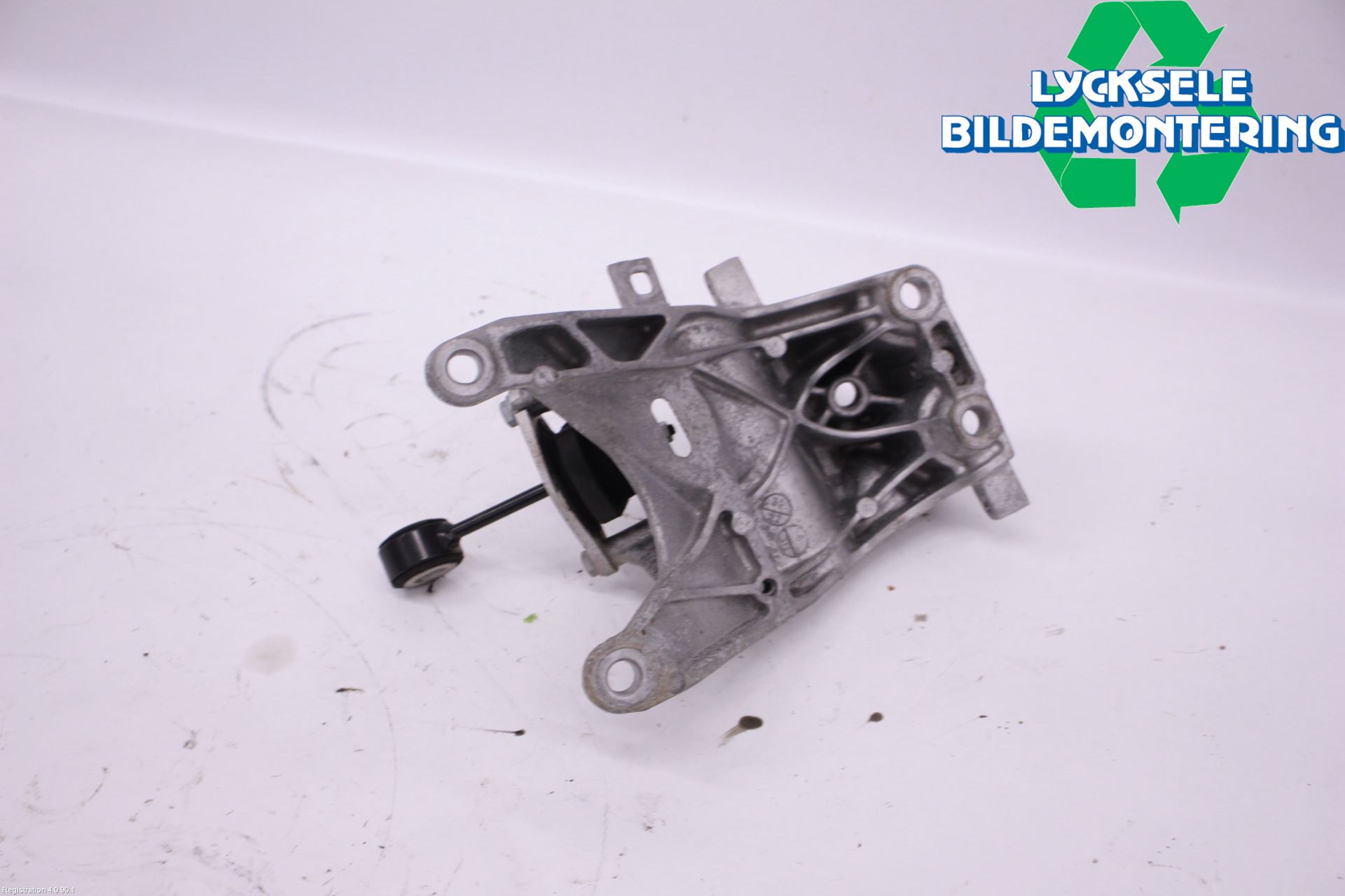 Audi A6 F2/C8 19- Motorfäste