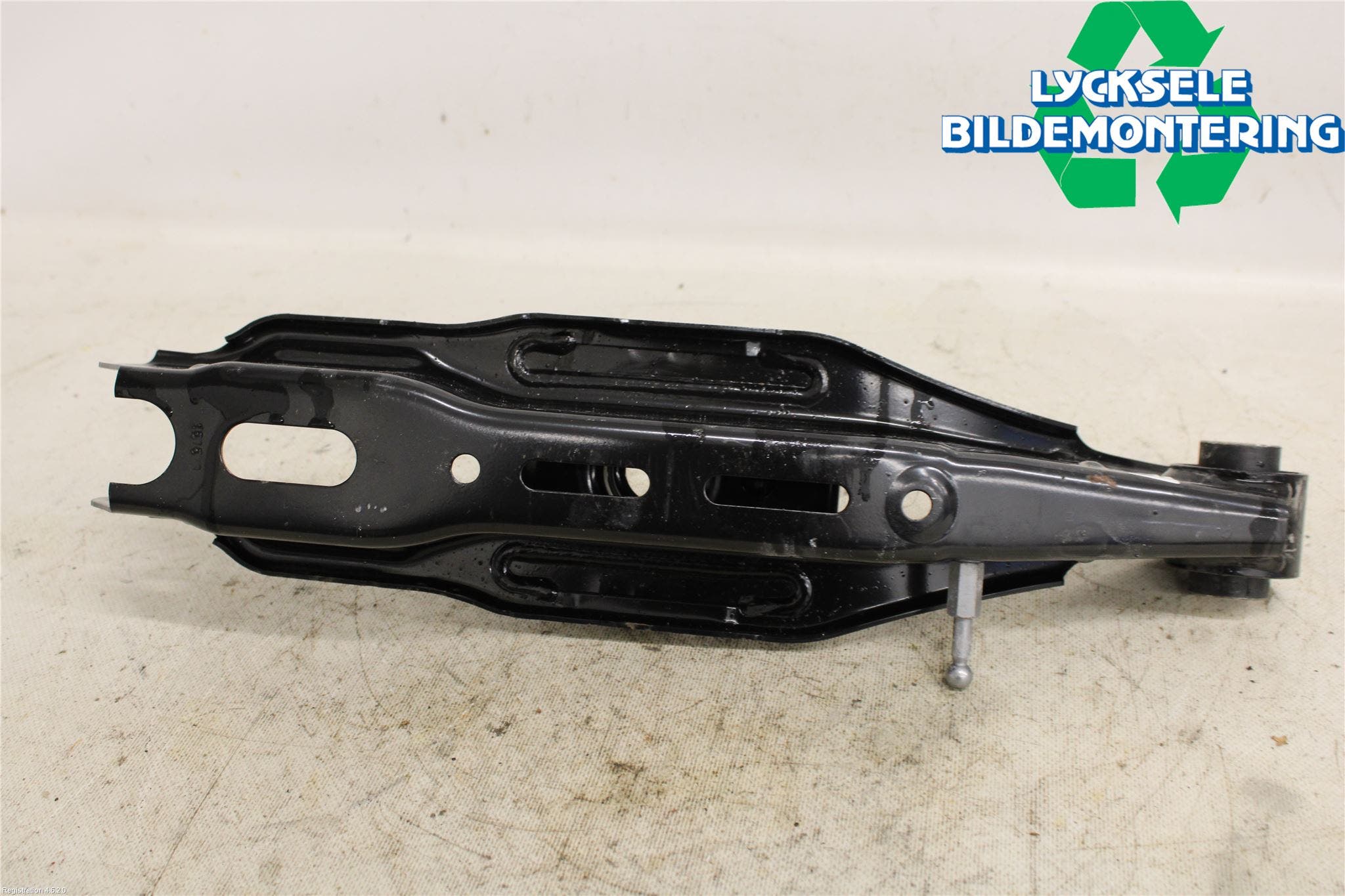 Skoda ENYAQ iV 21- Bärarm Bak Vä-Hö