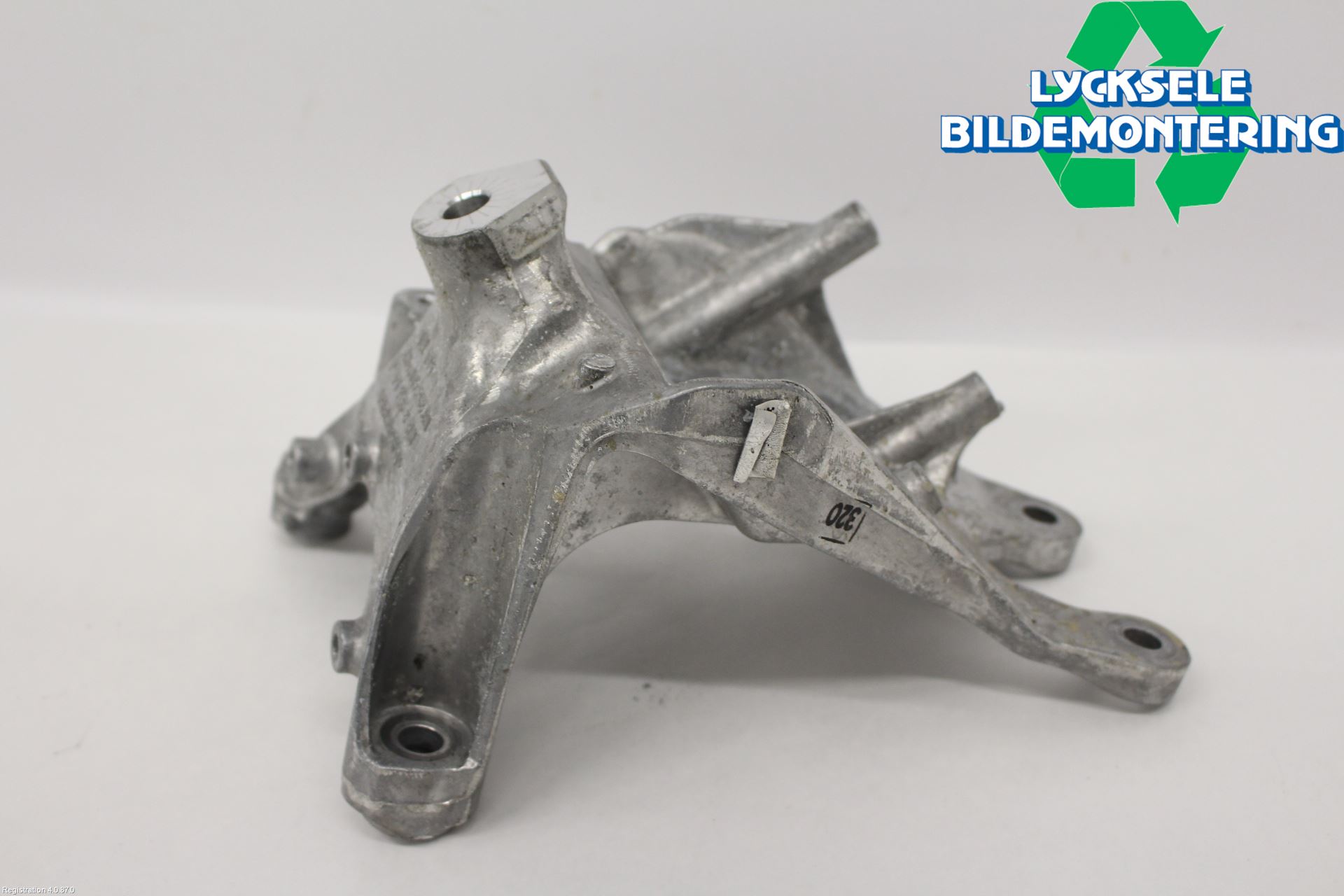 Audi A6 F2/C8 19- Motorfäste