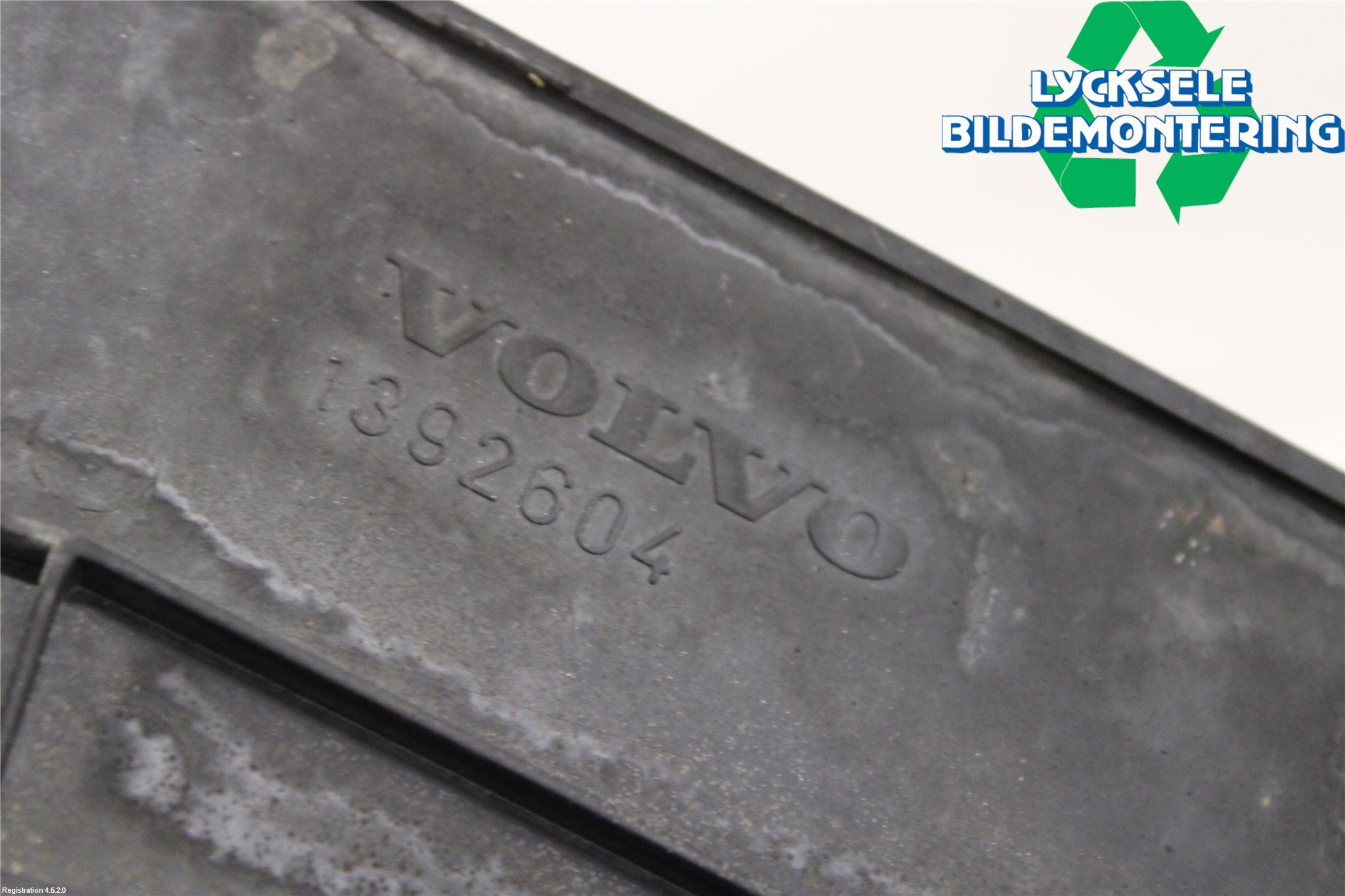 Volvo 940 91-98 Front Huvlåsplåt-Balk