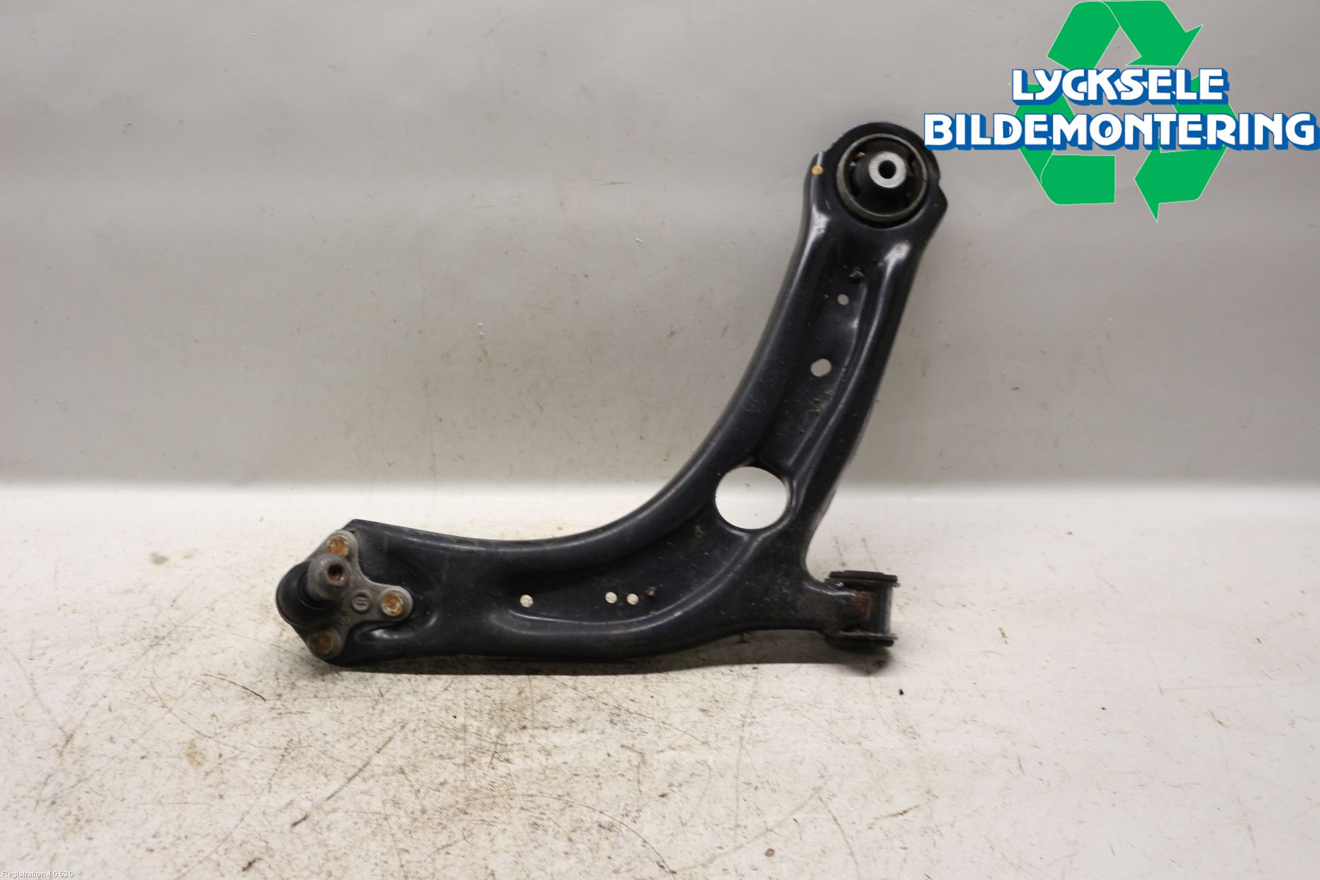 Volkswagen VW PASSAT 15-19 Bärarm Fram Undre Hö