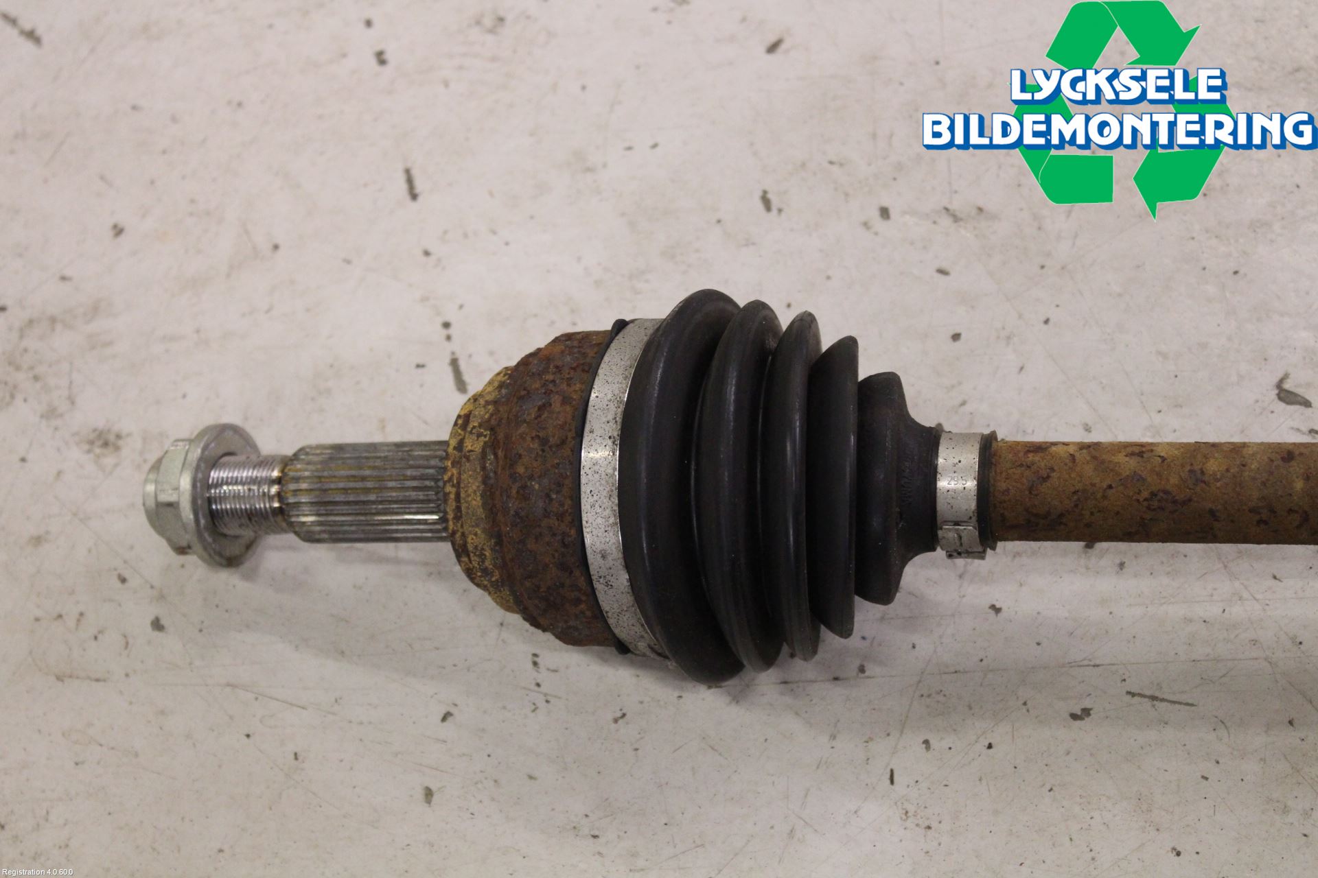 Ford FIESTA 13-17 Drivaxel Fram Vänster