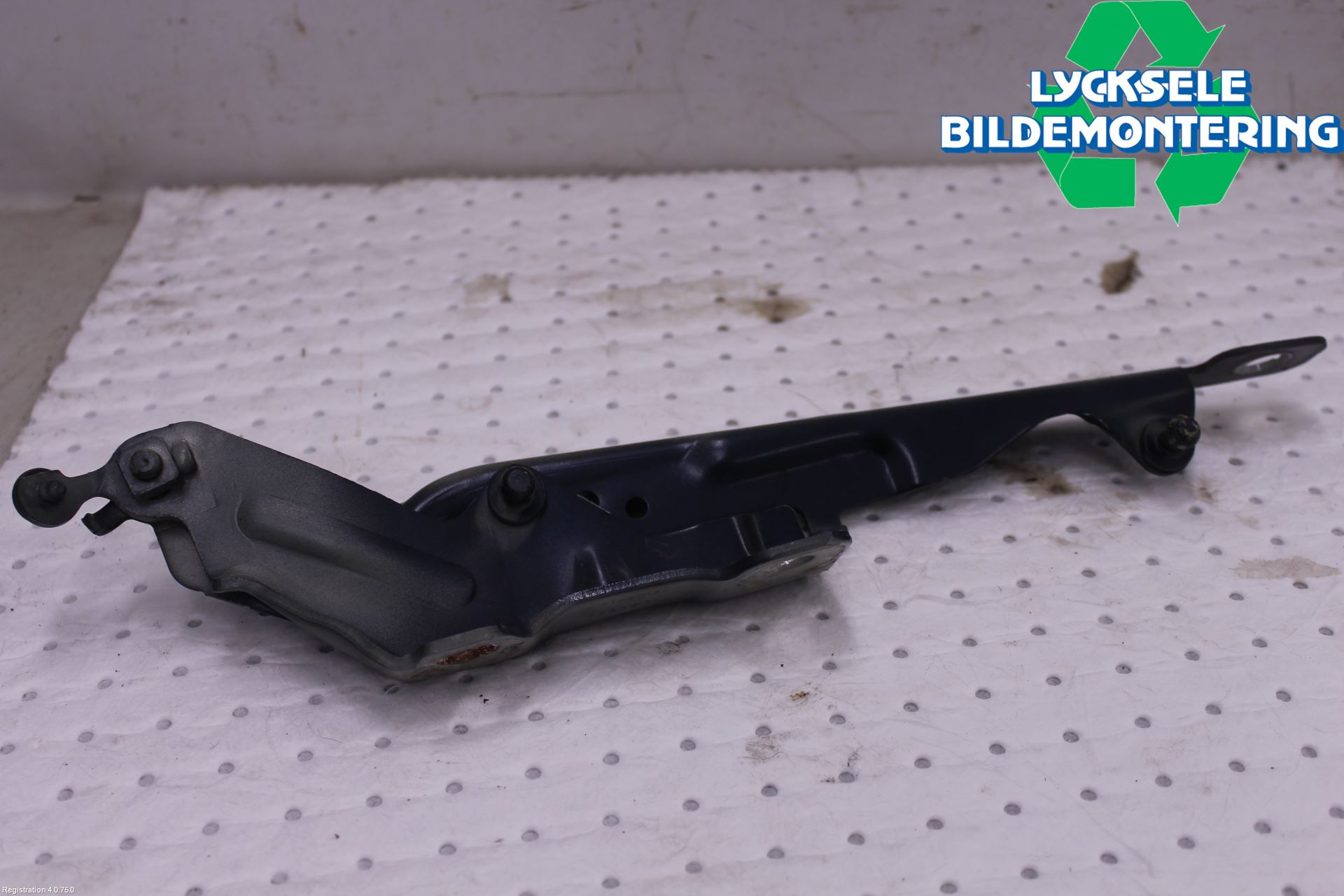 Volvo V70 08-13 Huvgångjärn