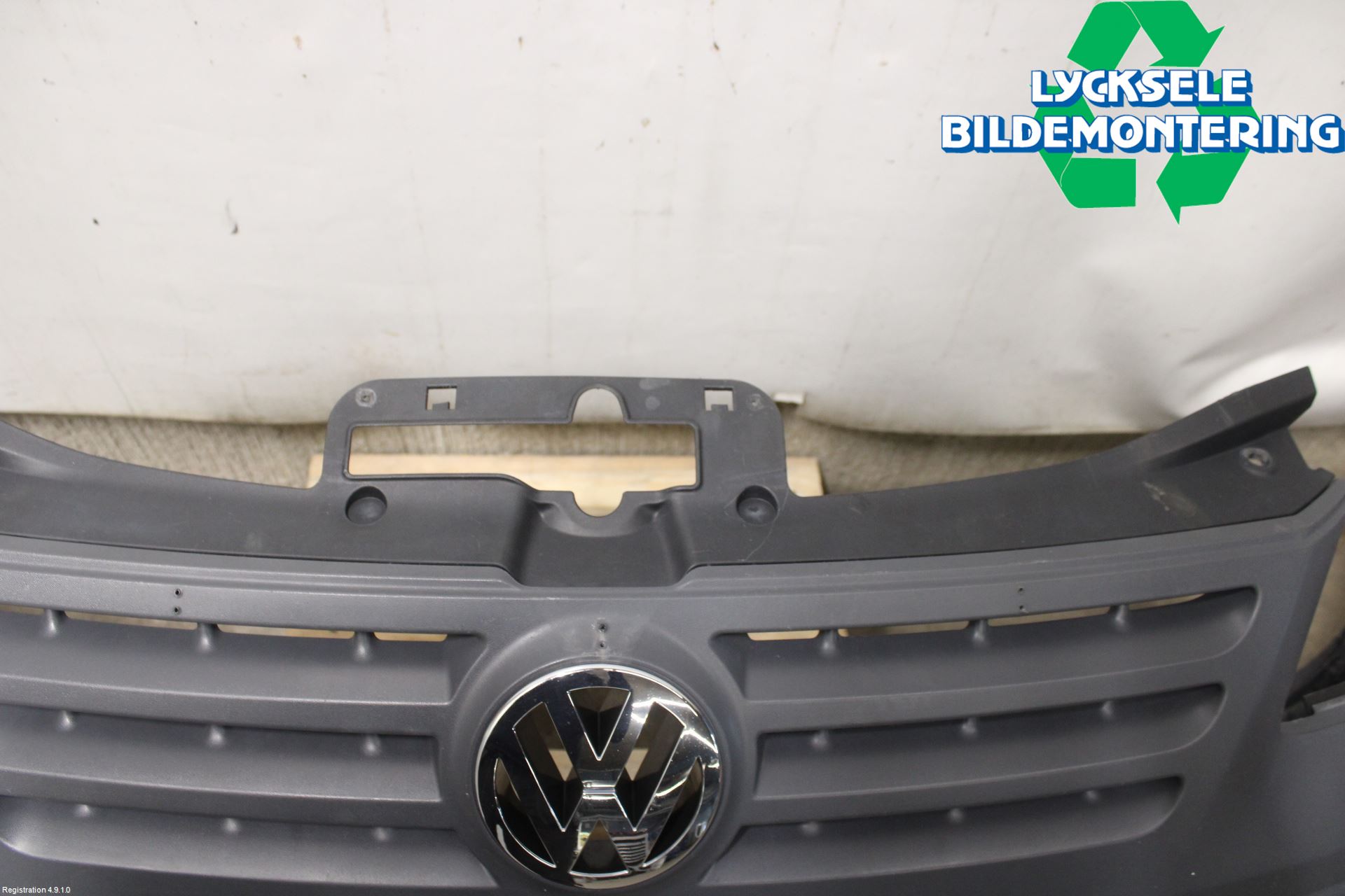 Volkswagen VW CADDY      04-10 Stötfångarbeklädnad Fram