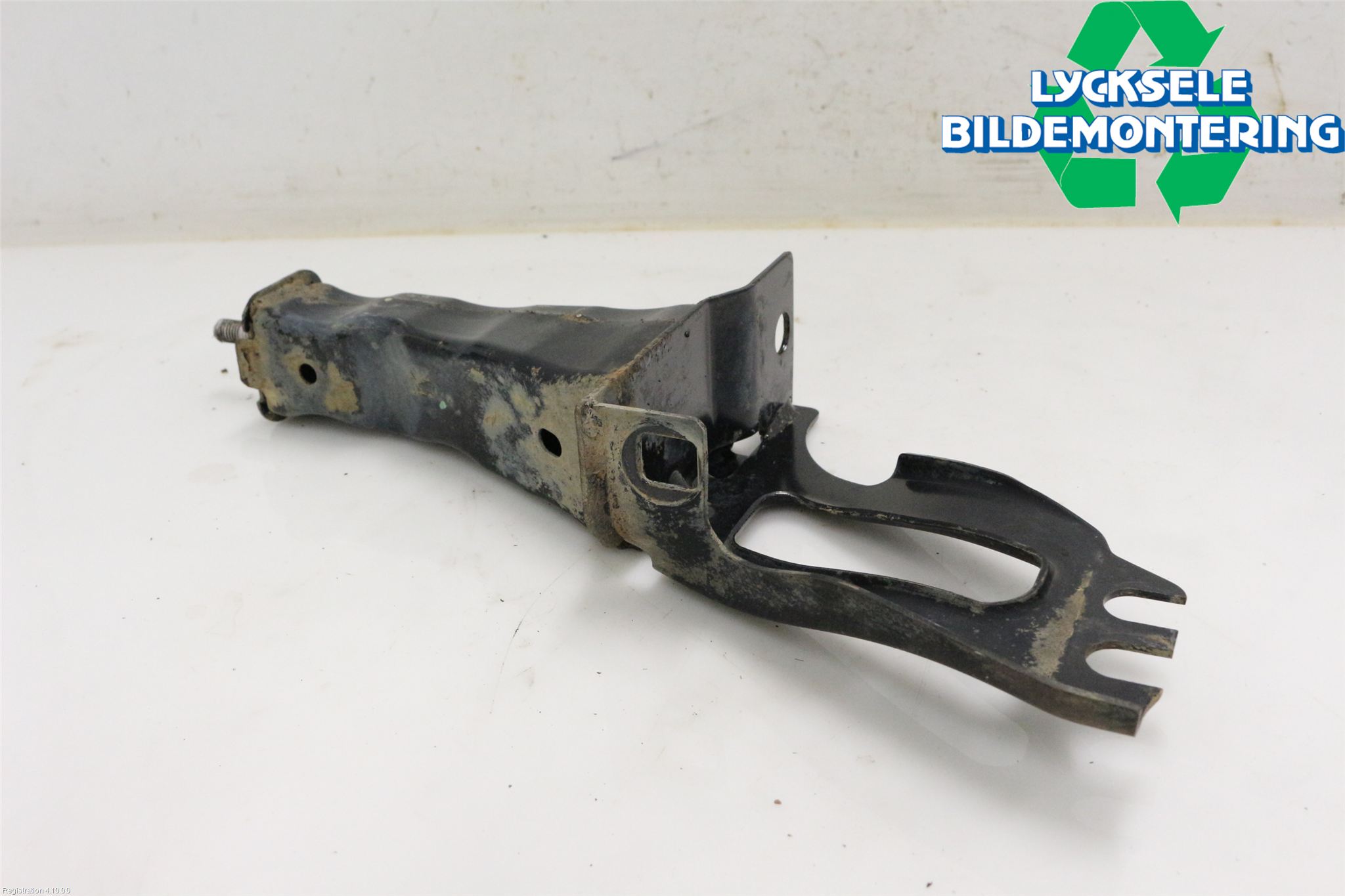 Volvo XC70 08-13 Stötfångarbärjärn Fram