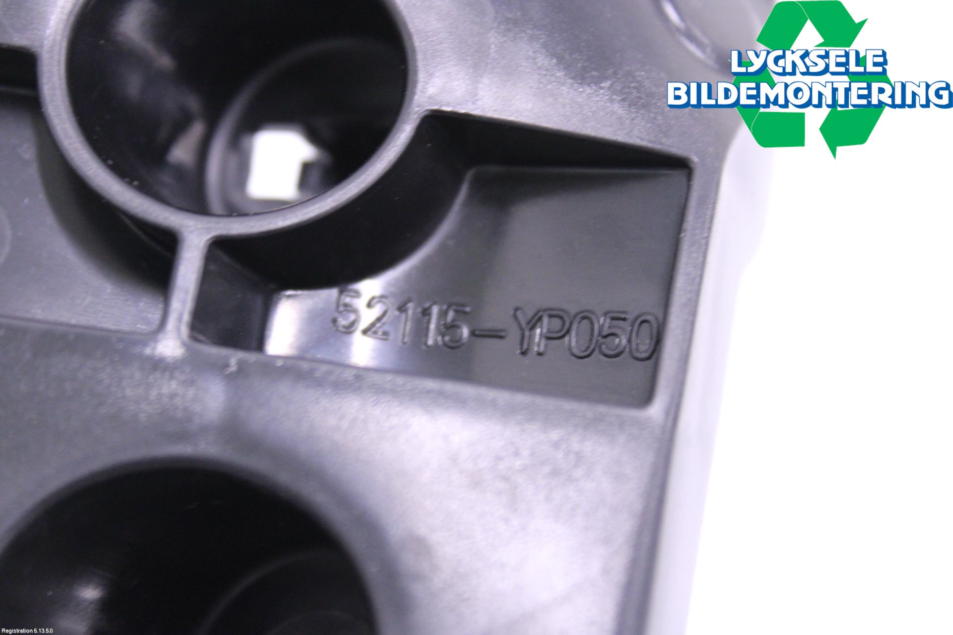 Toyota HILUX 16- Stötfångarfäste Fram Hö