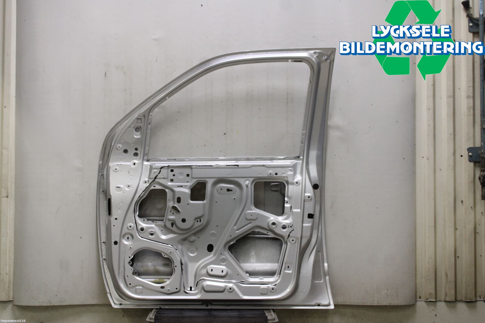 Nissan NAVARA 05-16 Dörr Fram Höger