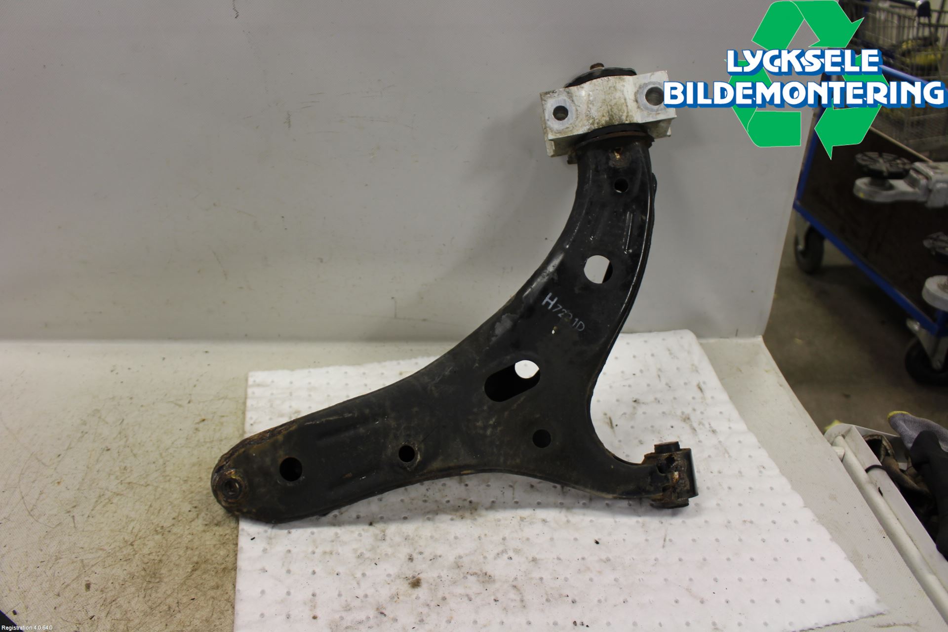 Subaru OUTBACK 15-20 Bärarm Fram Undre Vä