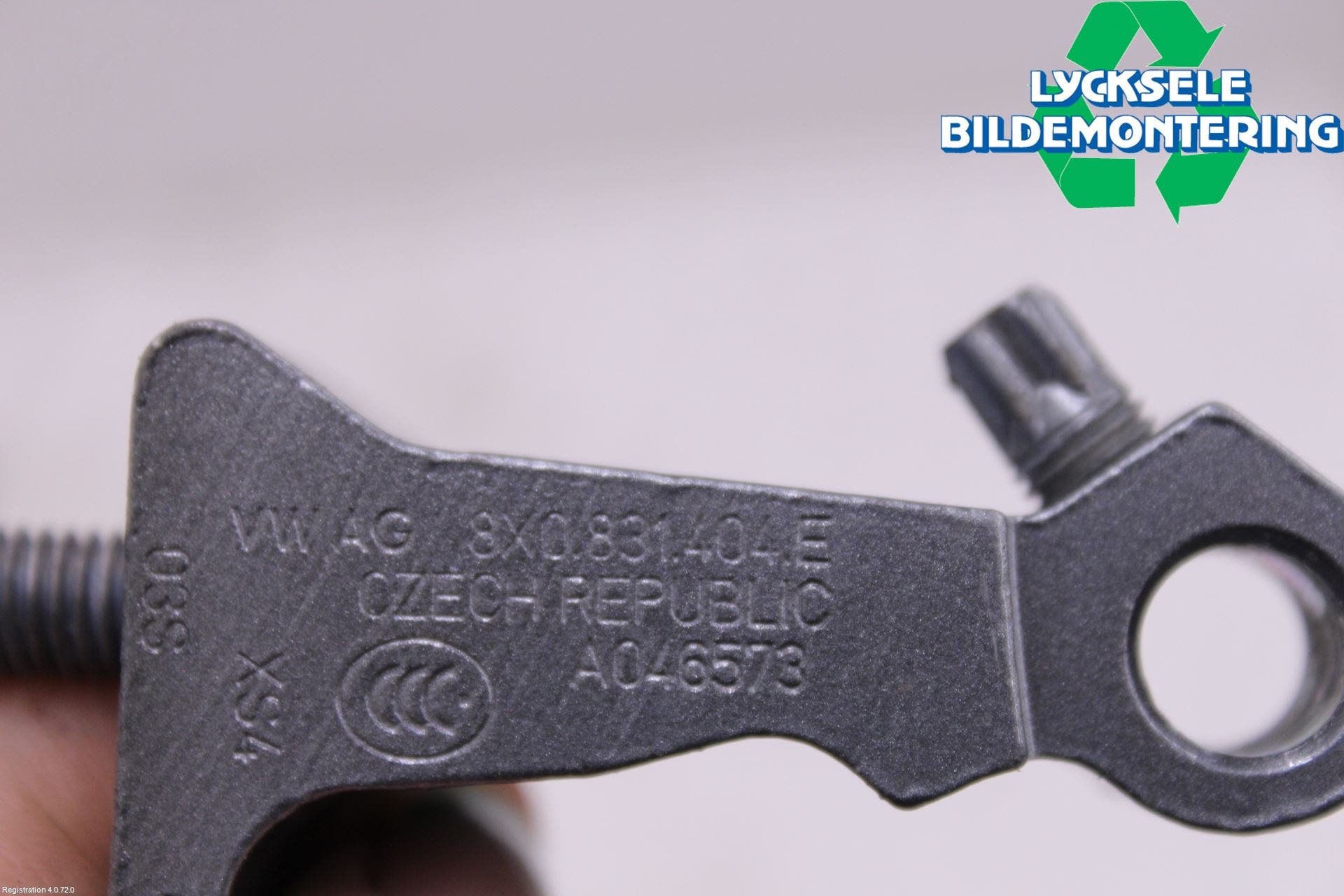 Skoda KAROQ 18- Dörrgångjärn