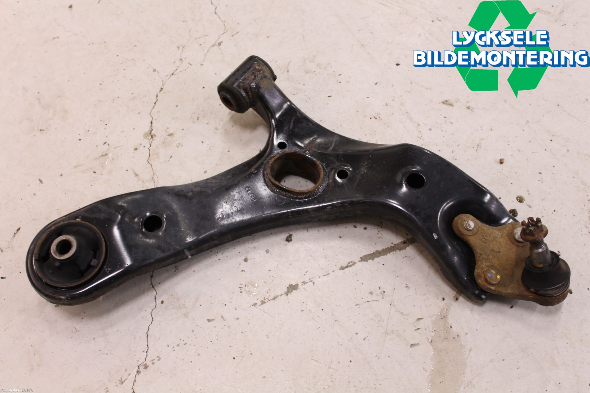 Toyota AVENSIS 09-15 Bärarm Fram Undre Hö