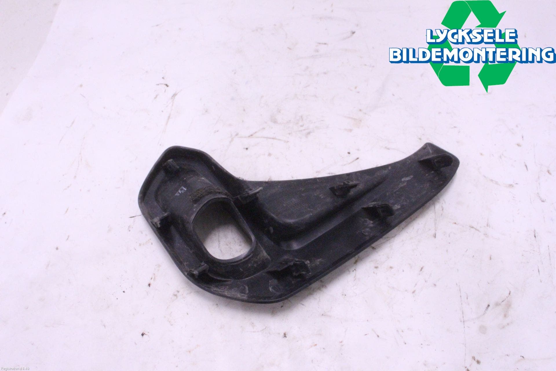 Toyota HILUX 16- Dimljussarg Fram