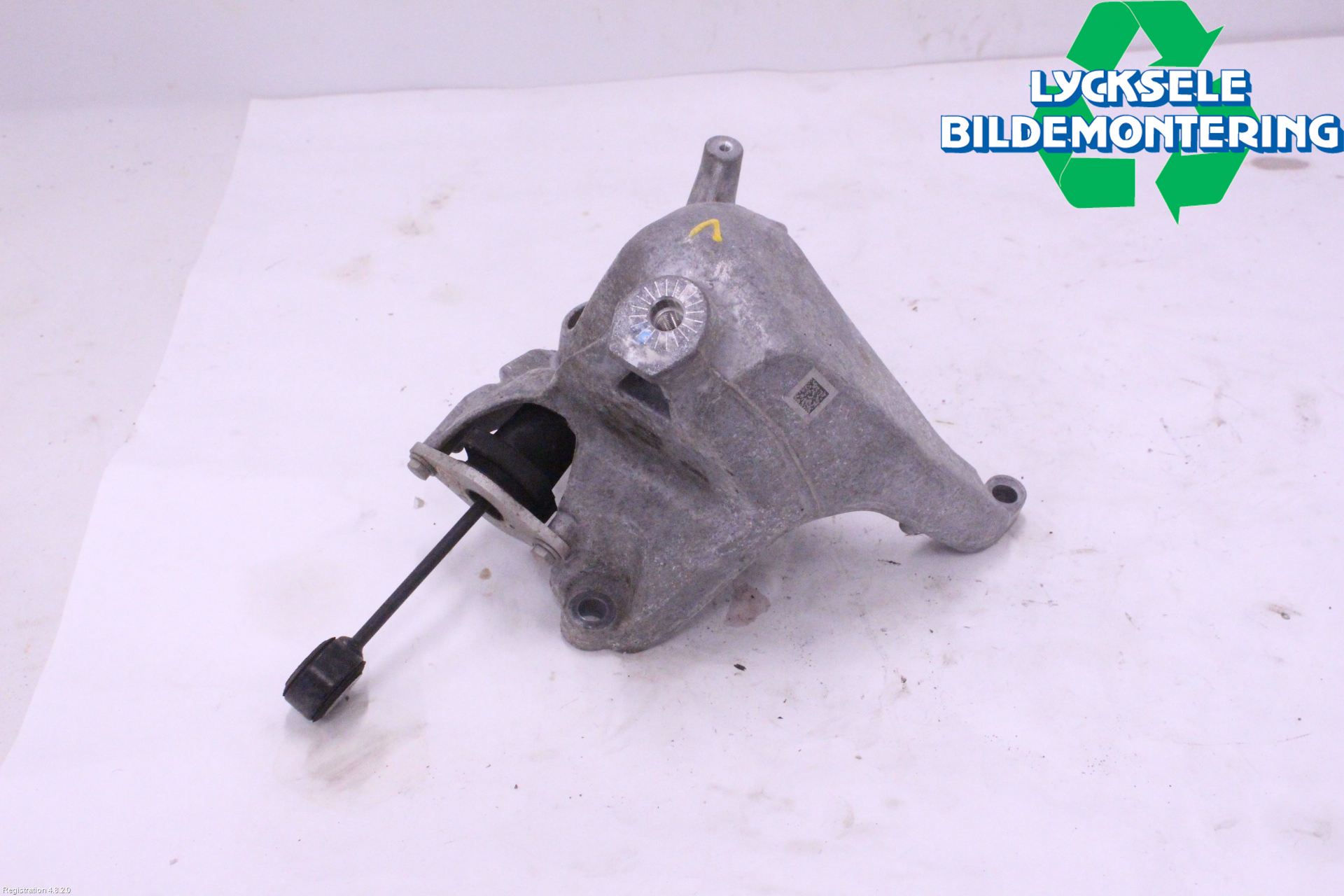 Audi A6 F2/C8 19- Motorfäste