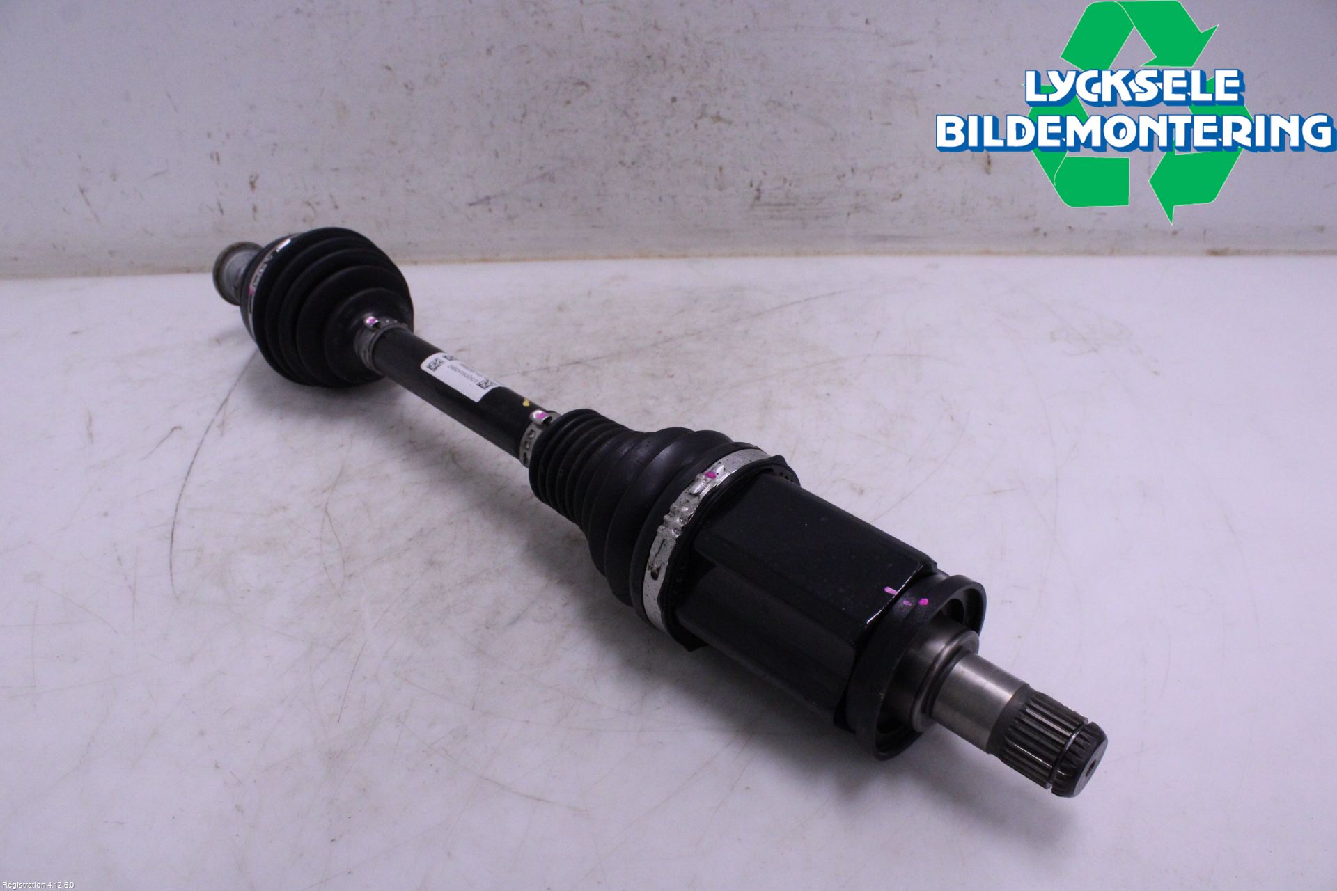 BMW 3 G20/G21/G80/G81 19- Drivaxel Fram Vänster
