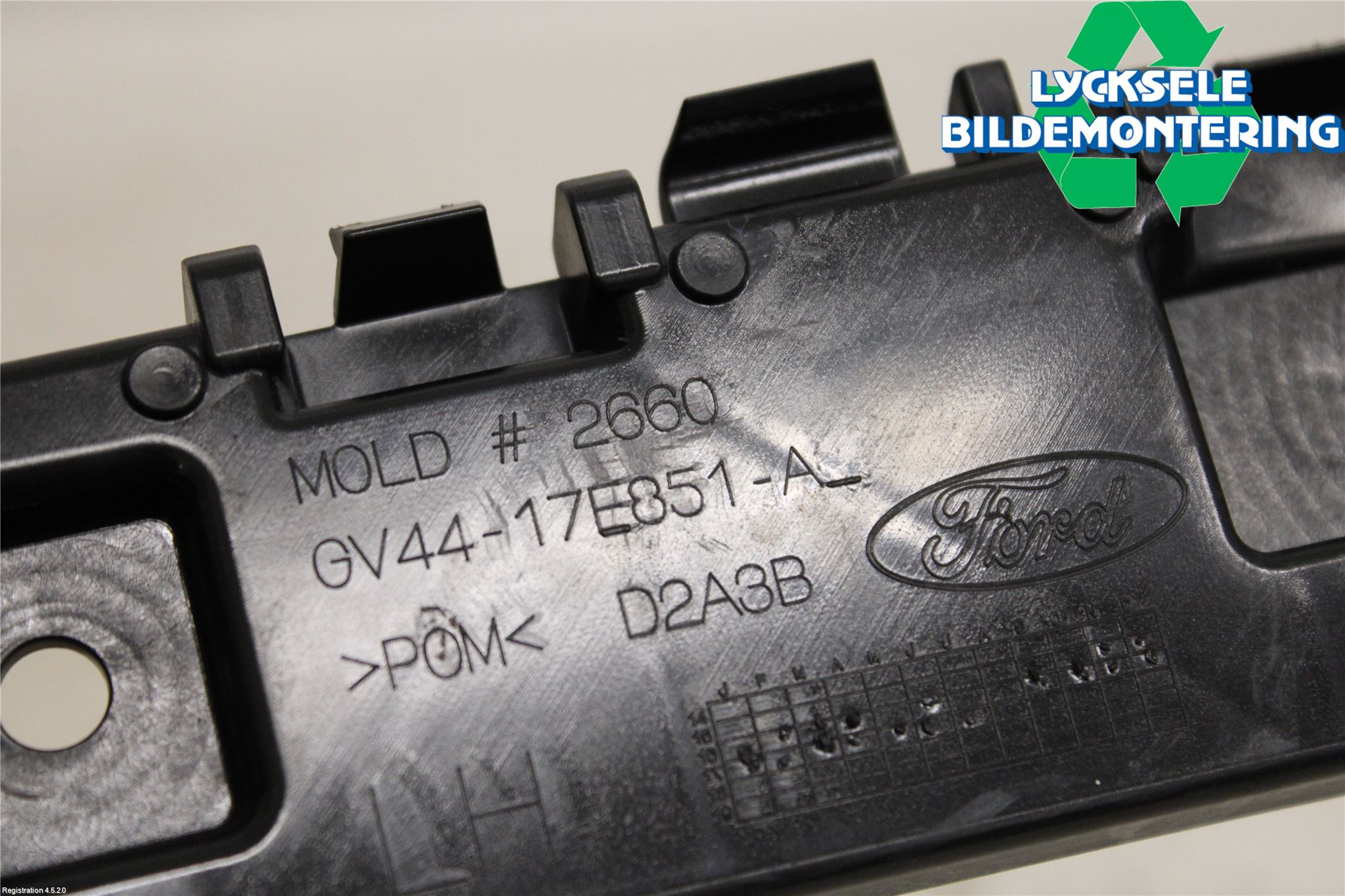 Ford KUGA 13-16 Stötfångarfäste Bak Vä