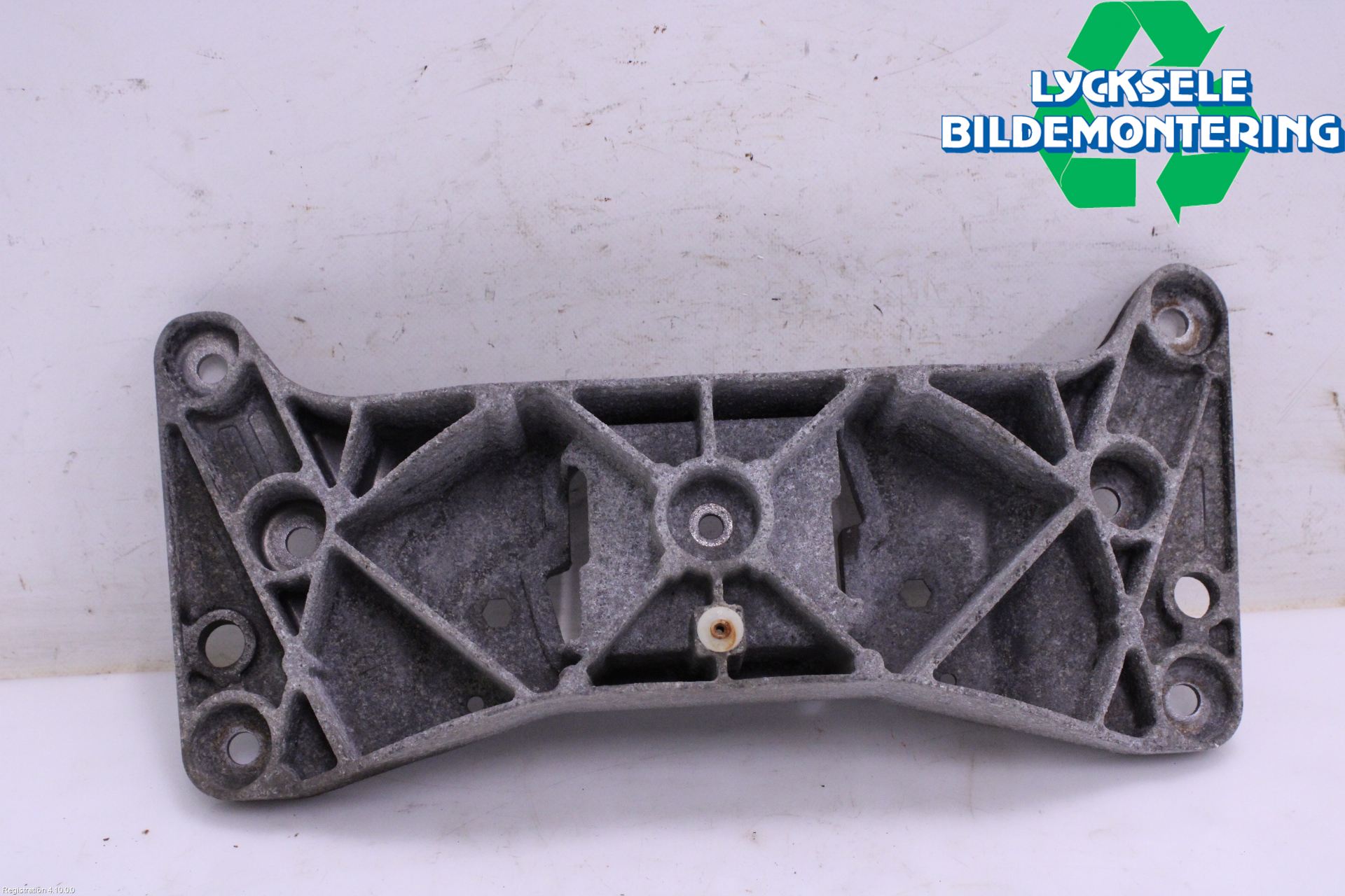 BMW 5 F10/F11/F18 09-17 Växellådsbalk