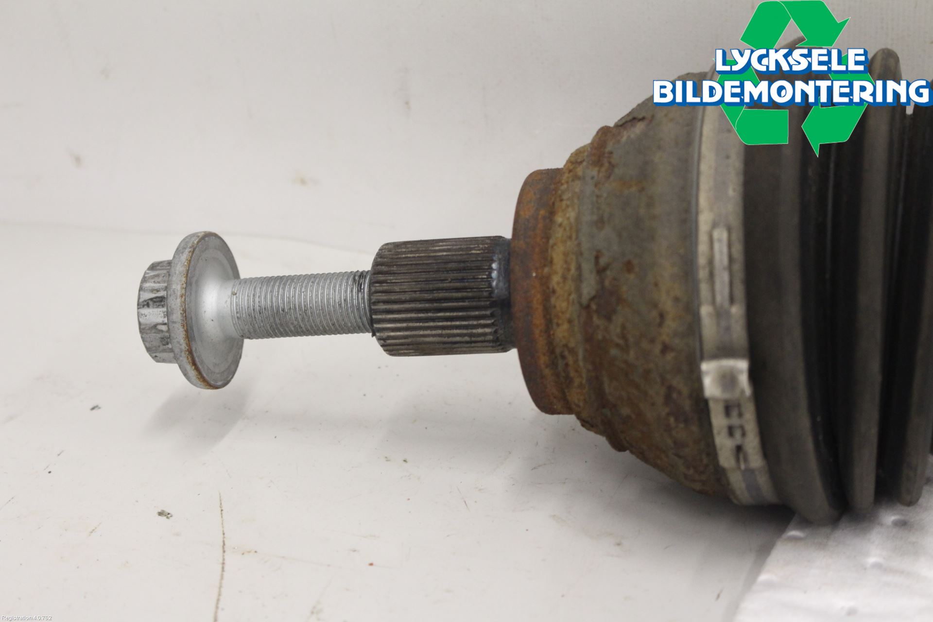 Volkswagen VW PASSAT 15-19 Drivaxel Fram Höger