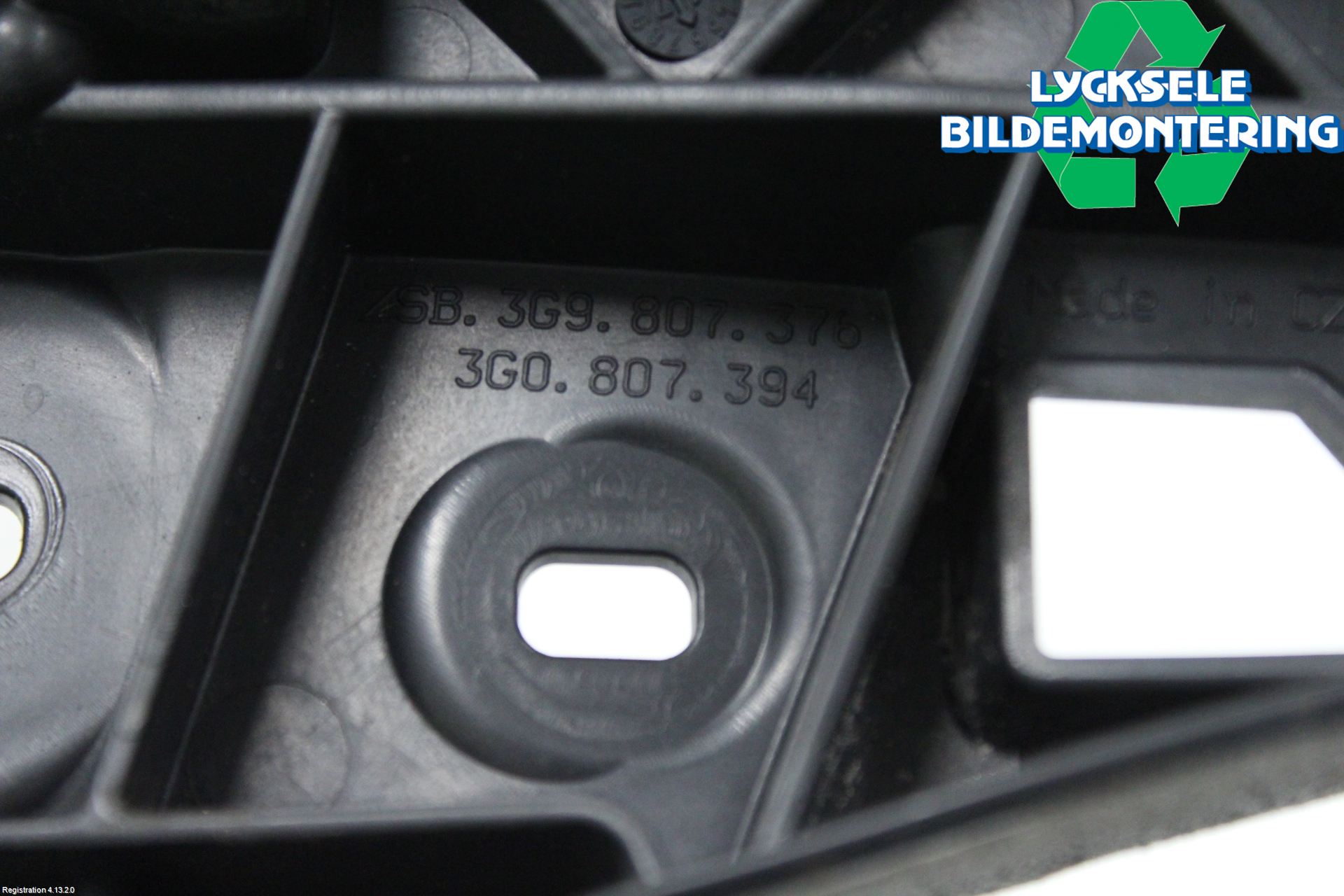 Volkswagen VW PASSAT 15-19 Stötfångarfäste Bak Hö