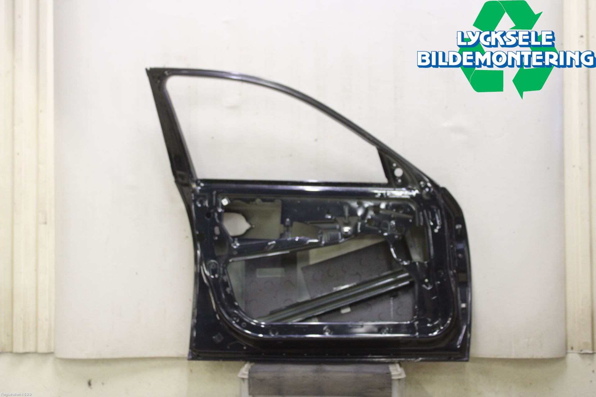 BMW 5 E60/61 Sed/Tou 02-10 Dörr Fram Vänster
