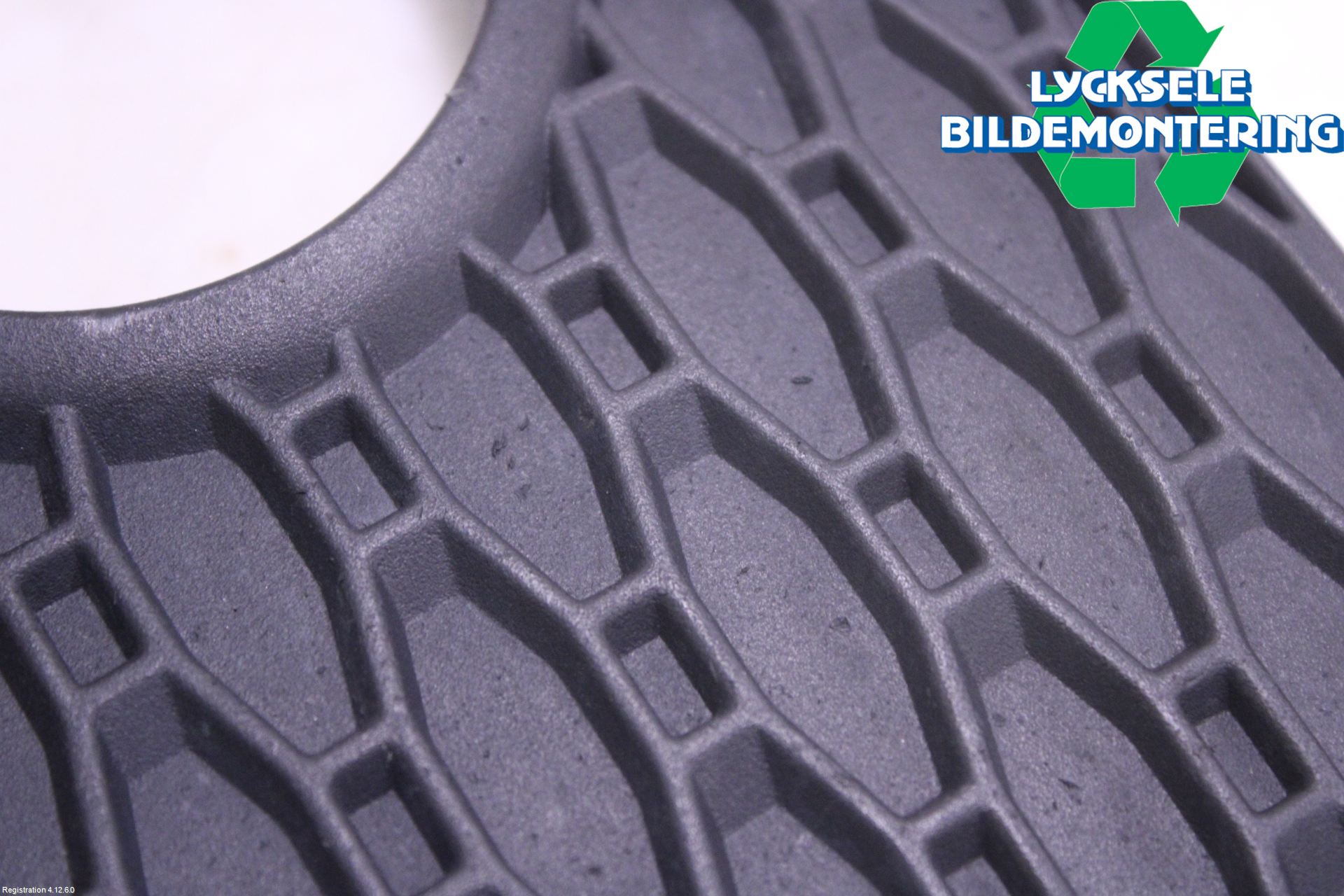 Volvo XC70 08-13 Dimljussarg Fram