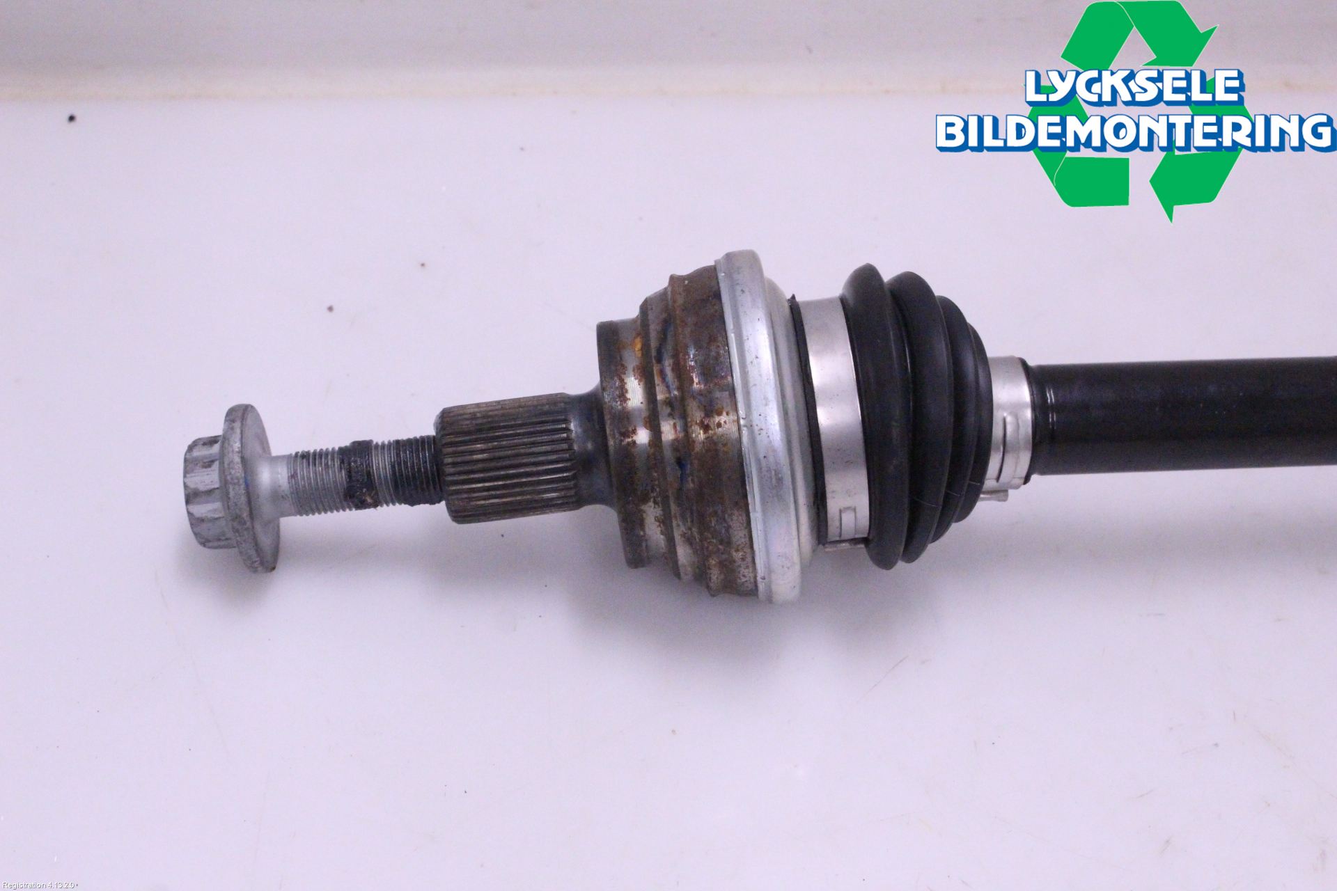 Volkswagen VW PASSAT 24- Drivaxel Bak Vänster