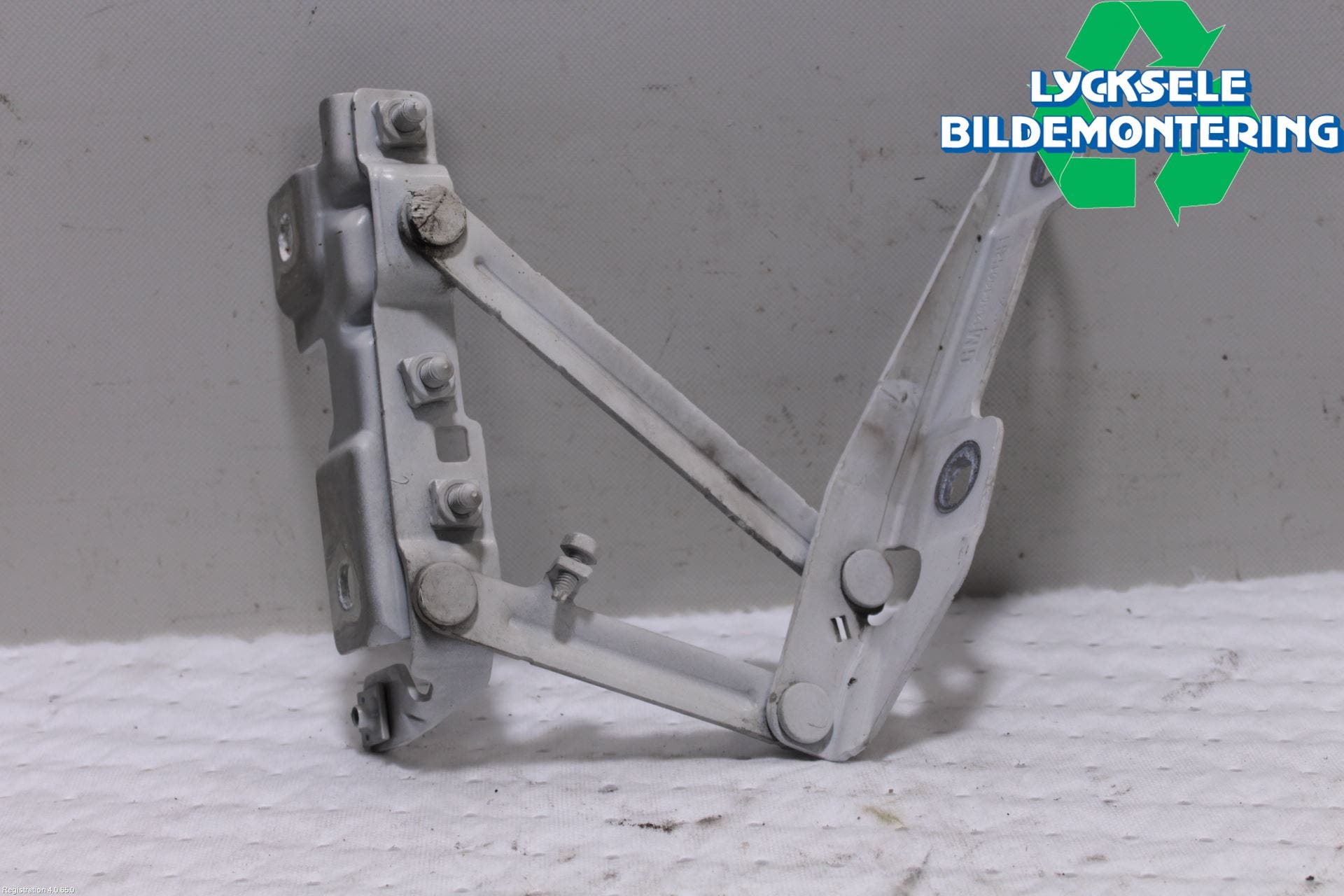 Opel INSIGNIA 09-16 Huvgångjärn