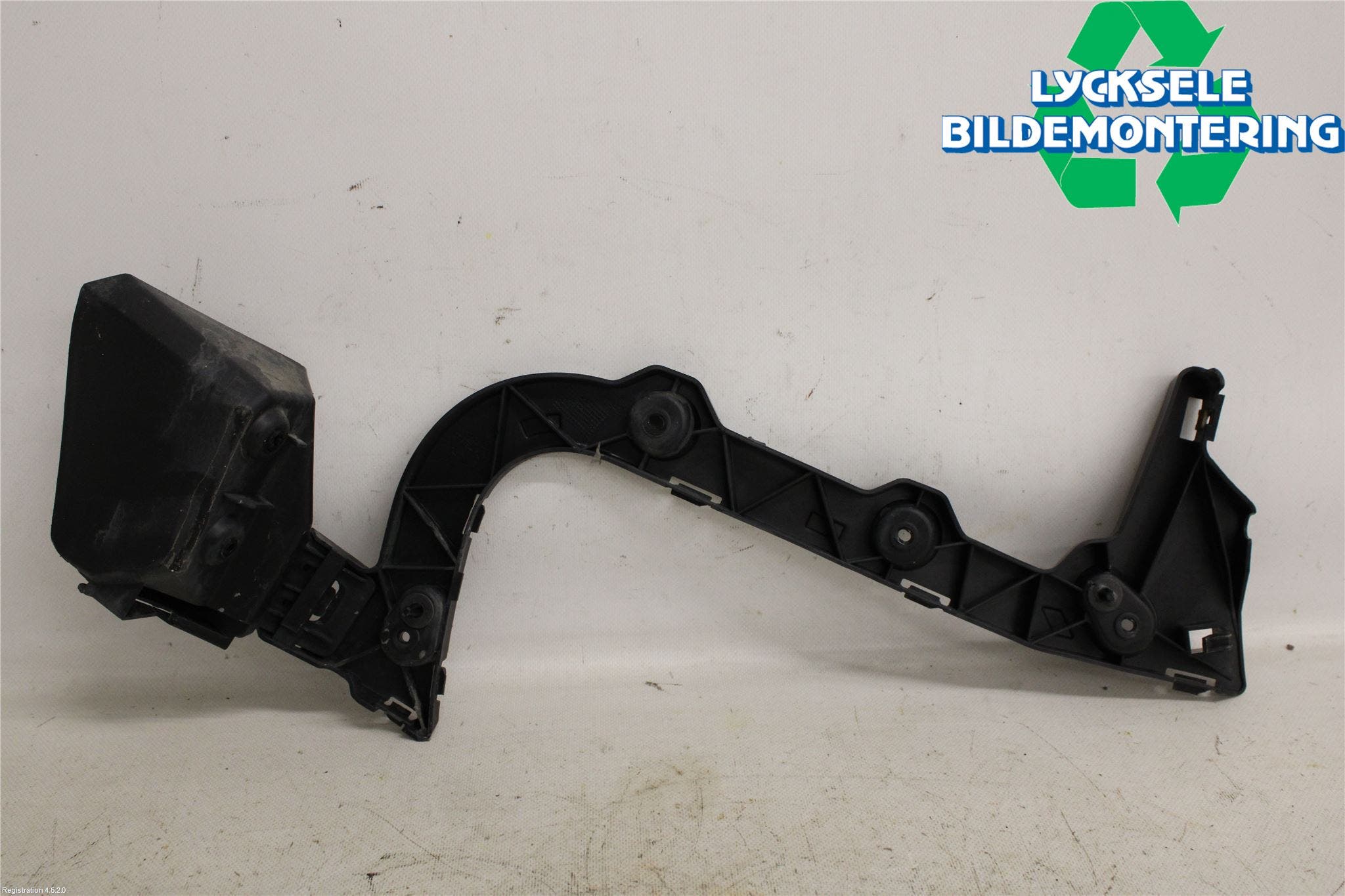 Ford FOCUS 15-18 Stötfångarfäste Bak Hö