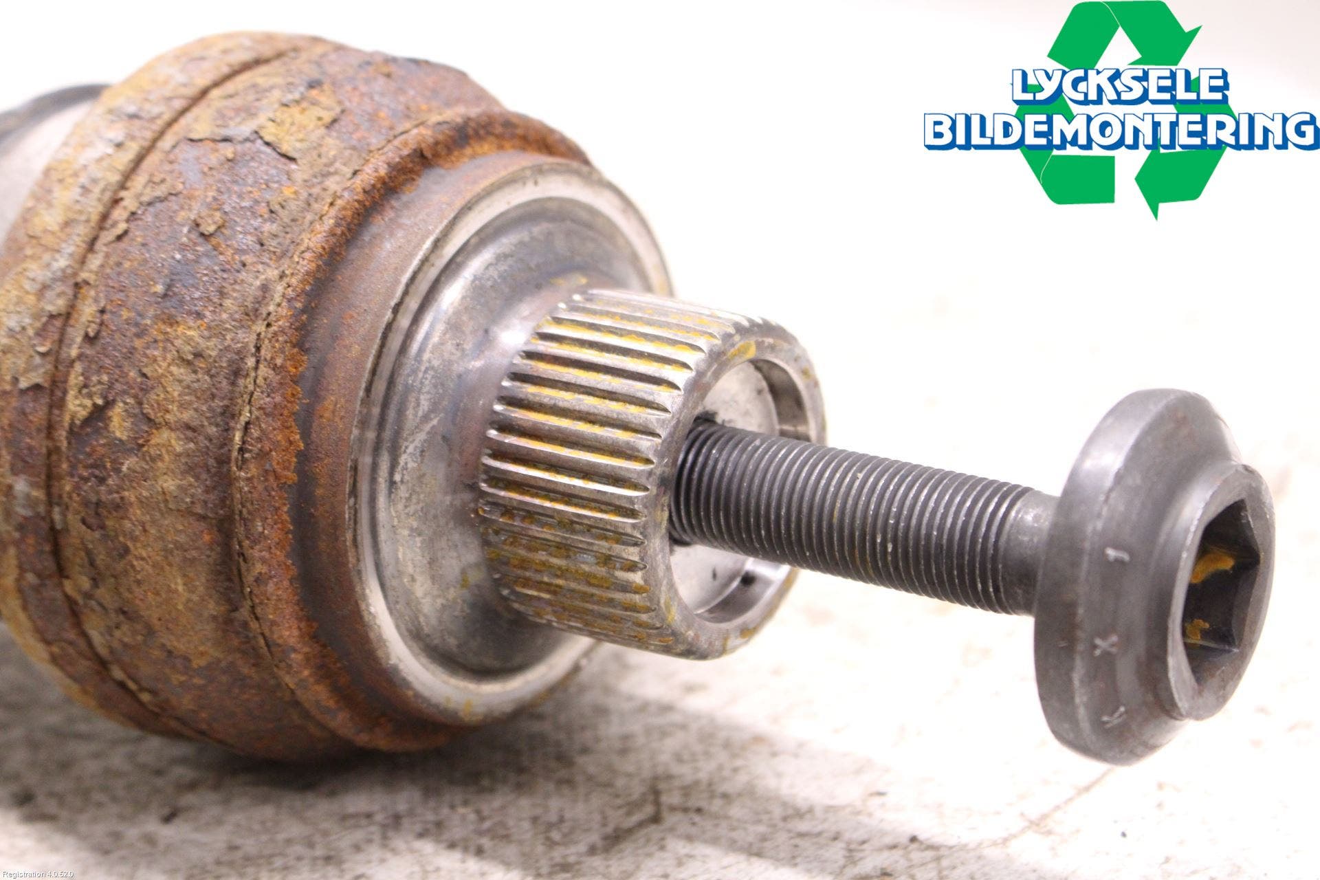 Audi A4 12-15 Drivaxel Fram Höger