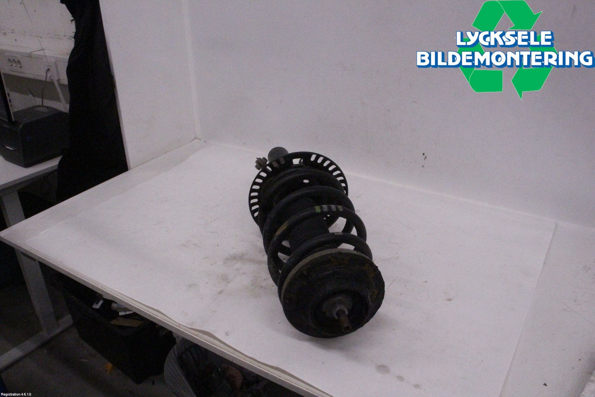 Volkswagen VW TRANSP/CARAVELLE (T5) 04-15 Fjäderben Fram Vänster