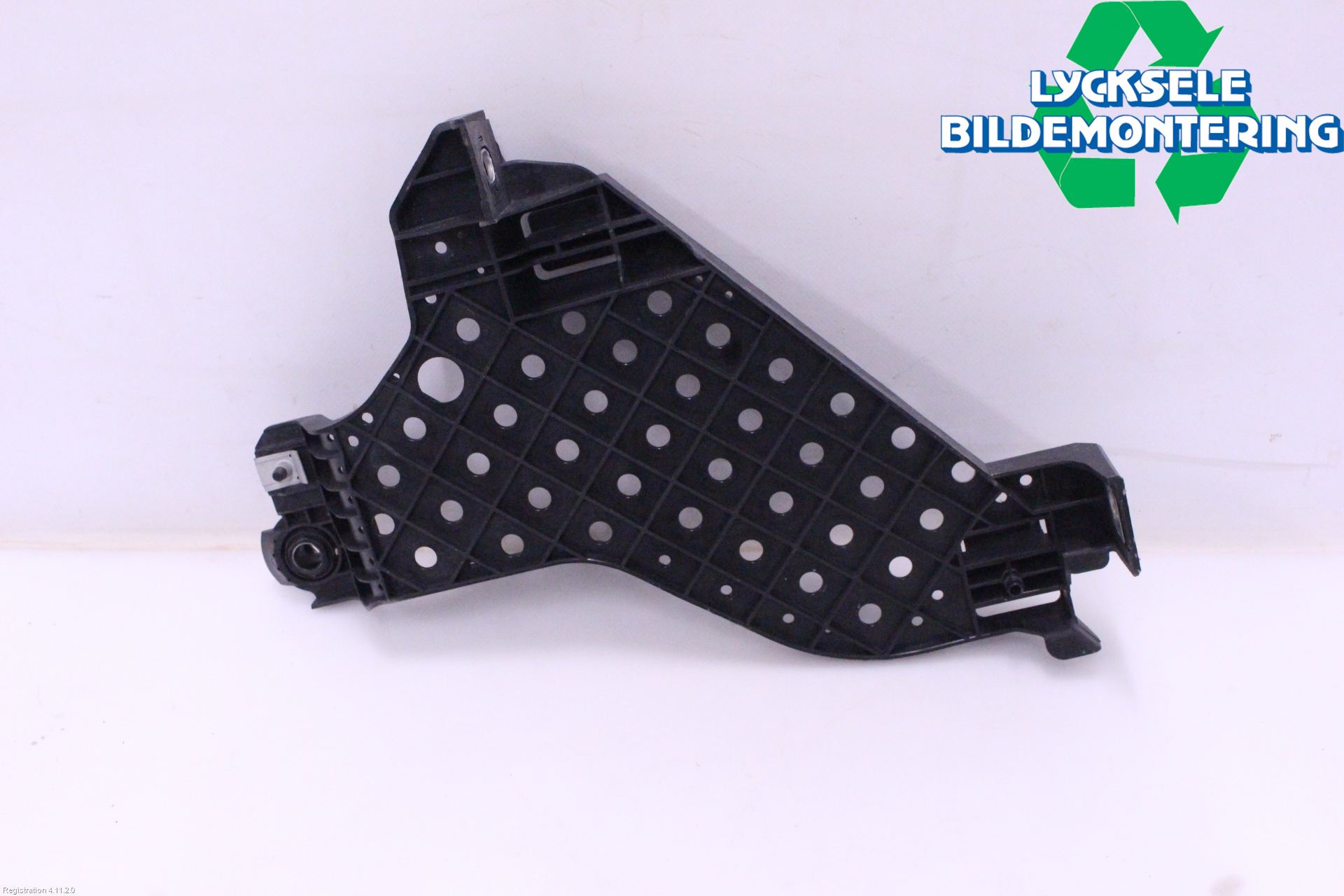 Audi Q3 8U 12-18 Strålkast Fästsarg