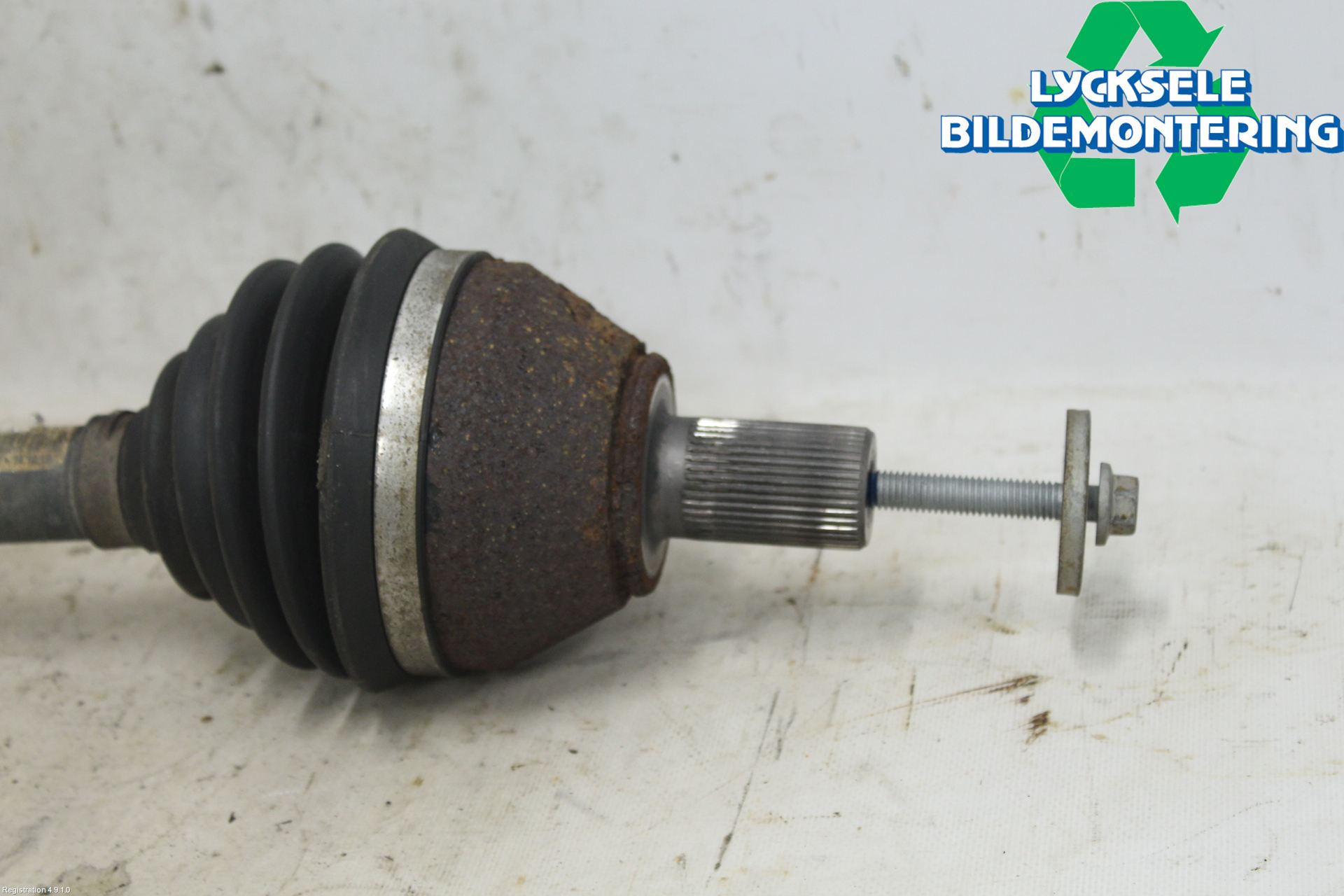 Volvo V70 08-13 Drivaxel Fram Vänster