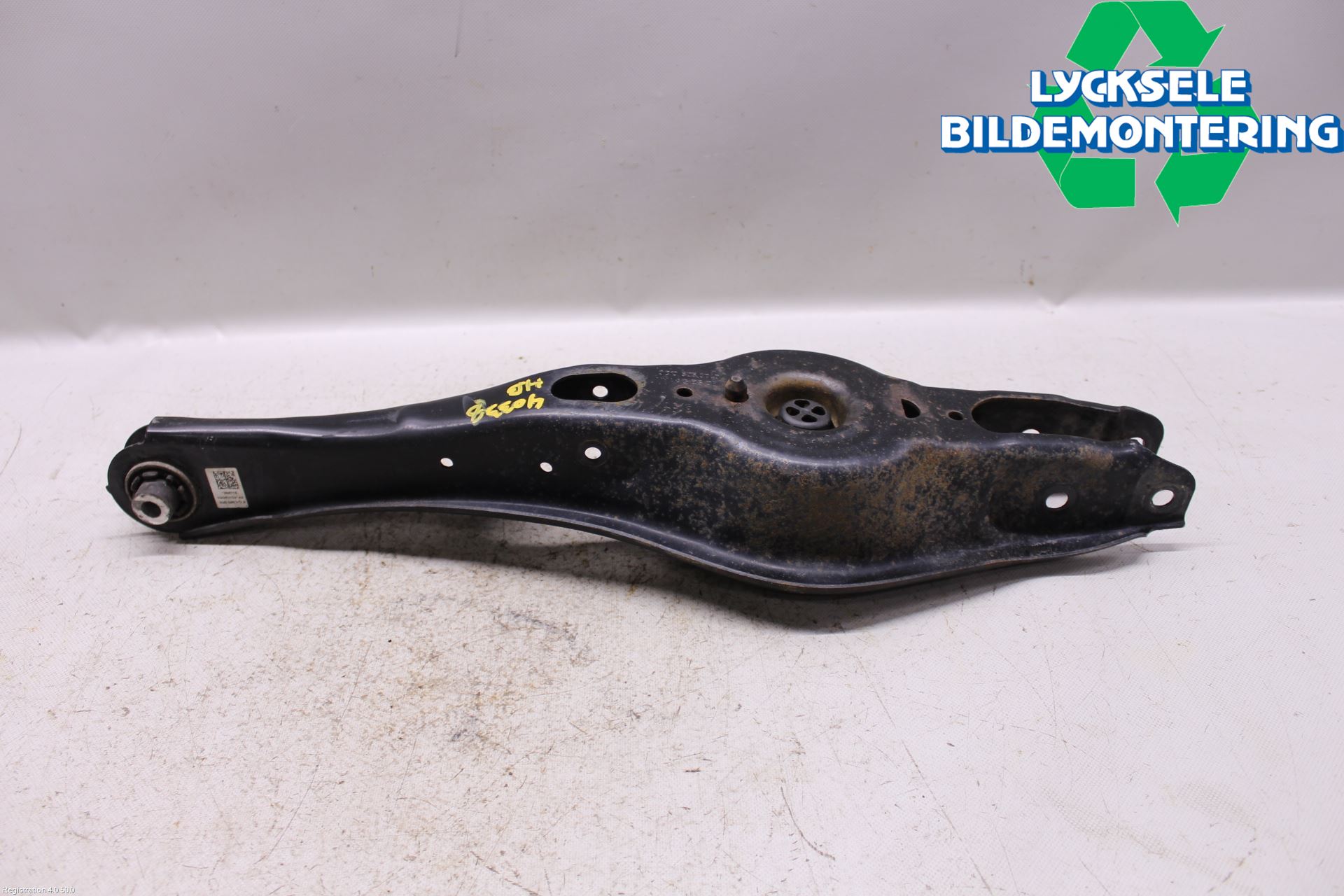 Skoda SUPERB 16-24 Bärarm Bak Höger