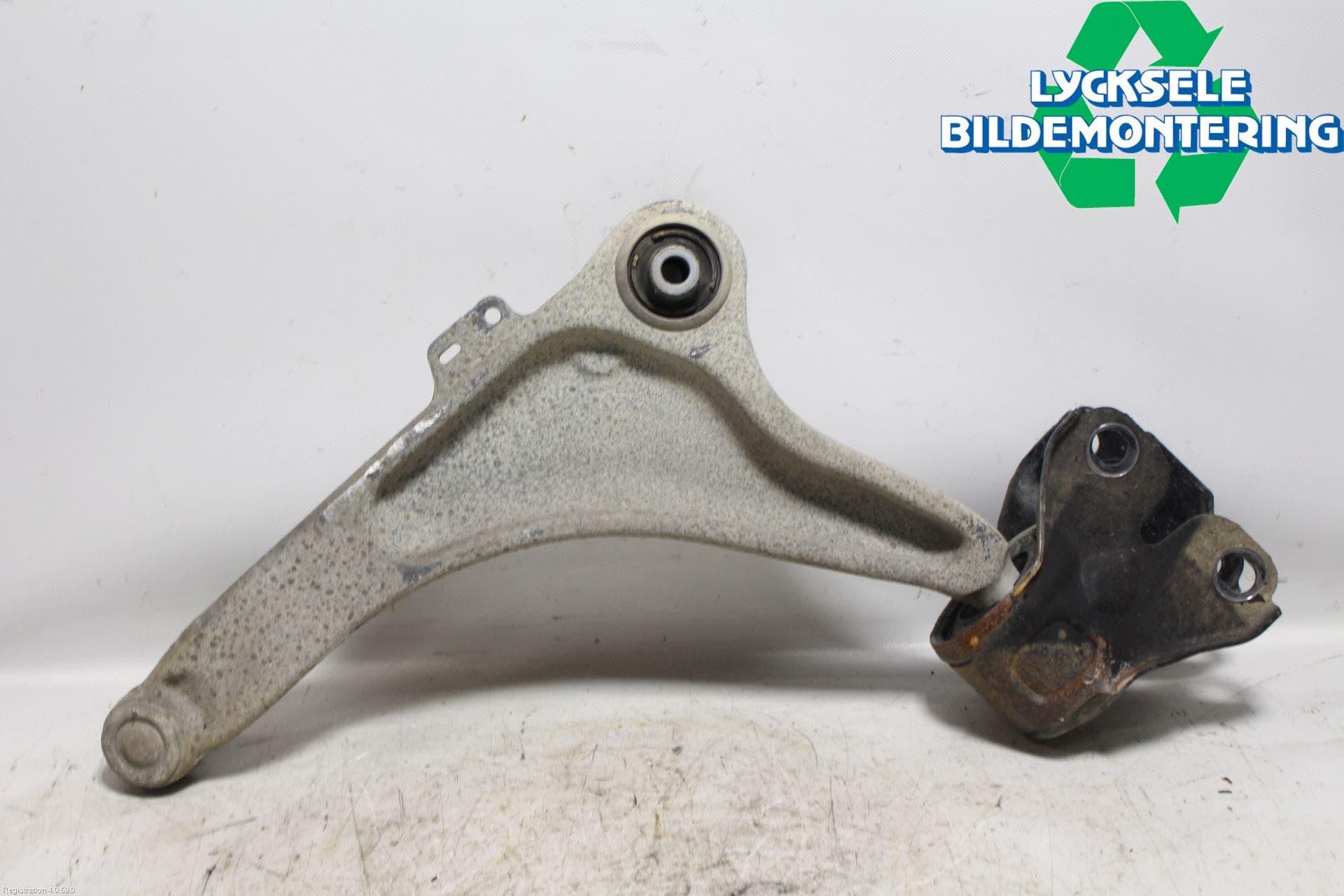 Volvo V60 11-13 Bärarm Fram Undre Hö