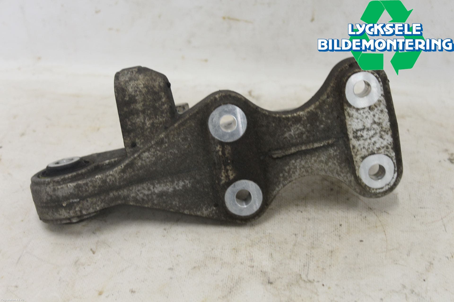 Volvo V90 17->> Mellanaxel Stödlager