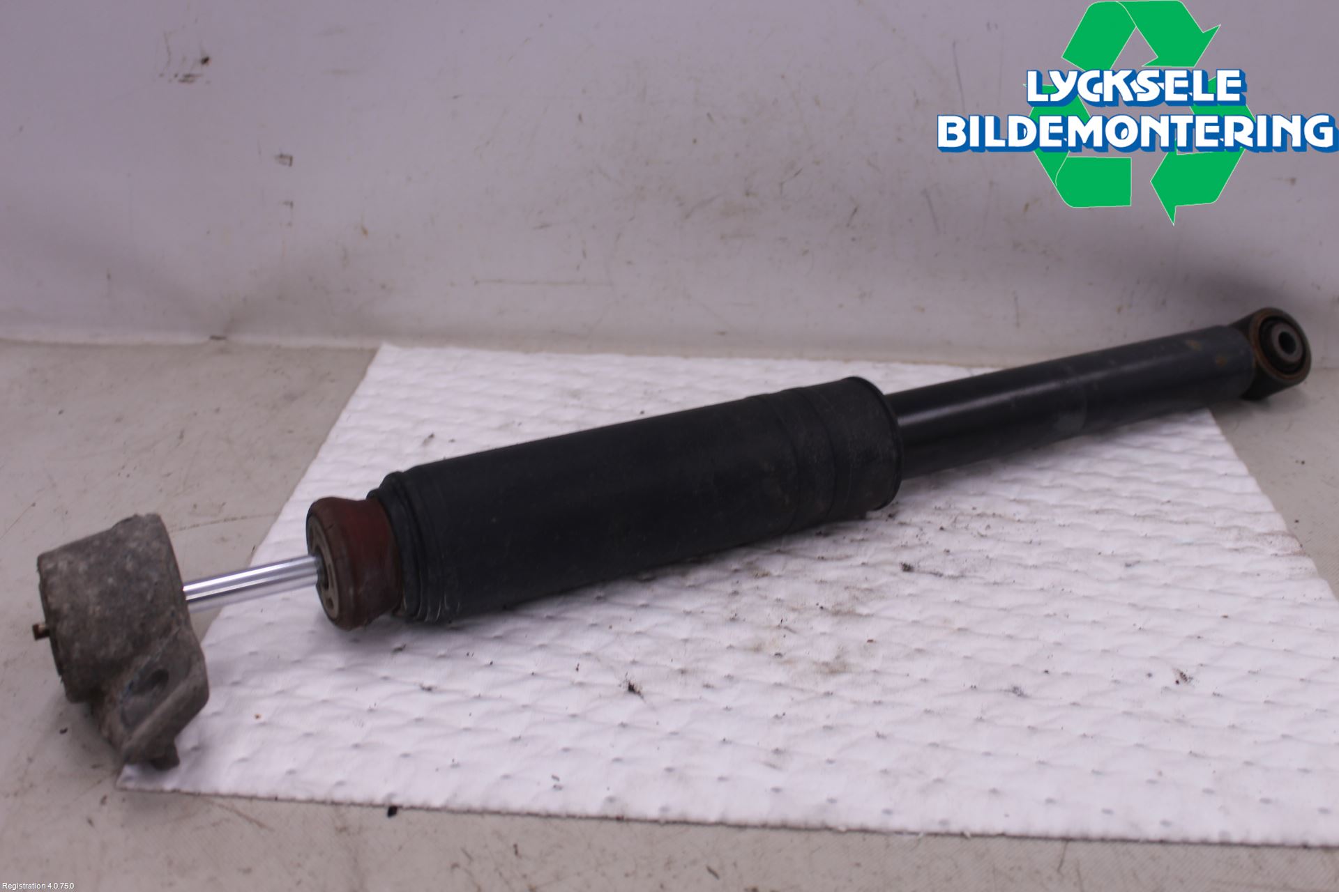 Opel ASTRA J 10-15 Stötdämpare Bak