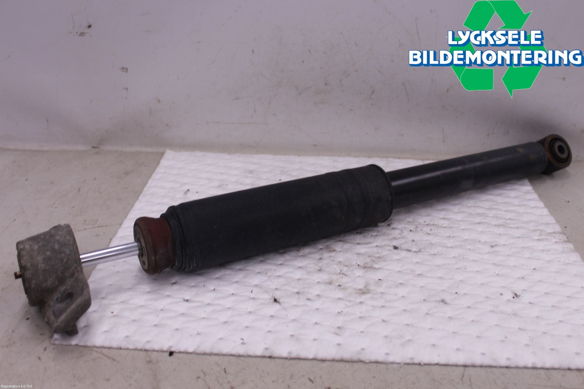 Opel ASTRA J 10-15 Stötdämpare Bak