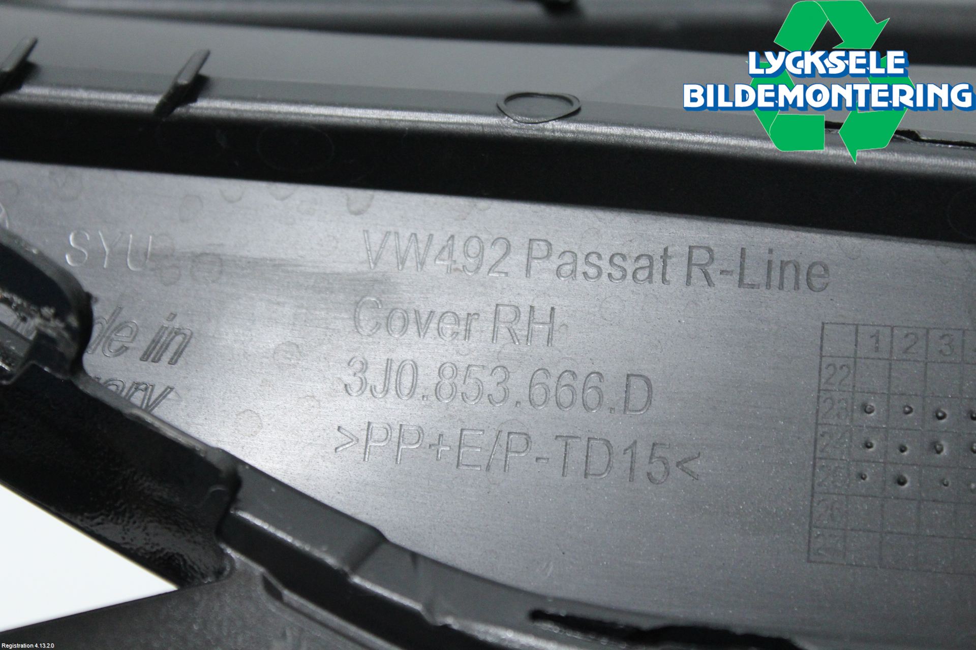 Volkswagen VW PASSAT 24- Stötfångardel Fram Hö