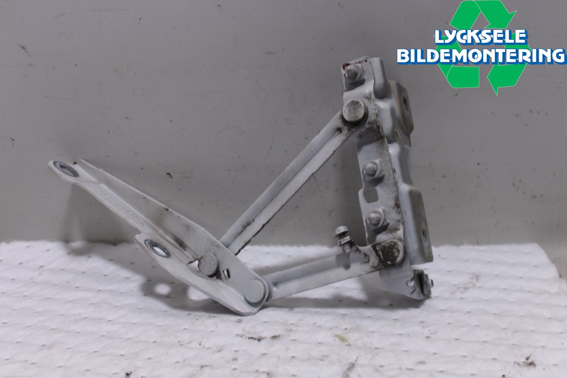 Opel INSIGNIA 09-16 Huvgångjärn