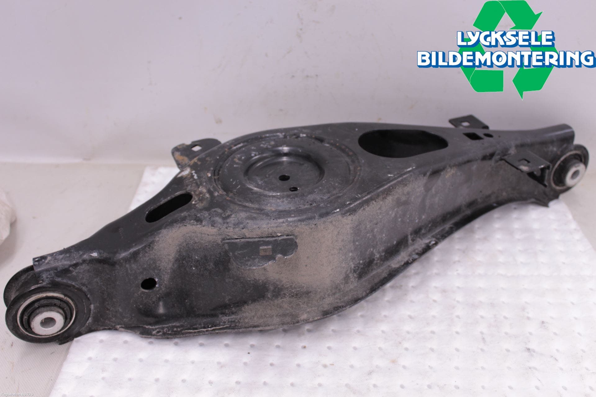 Ford FOCUS 19- Bärarm Bak Vä-Hö