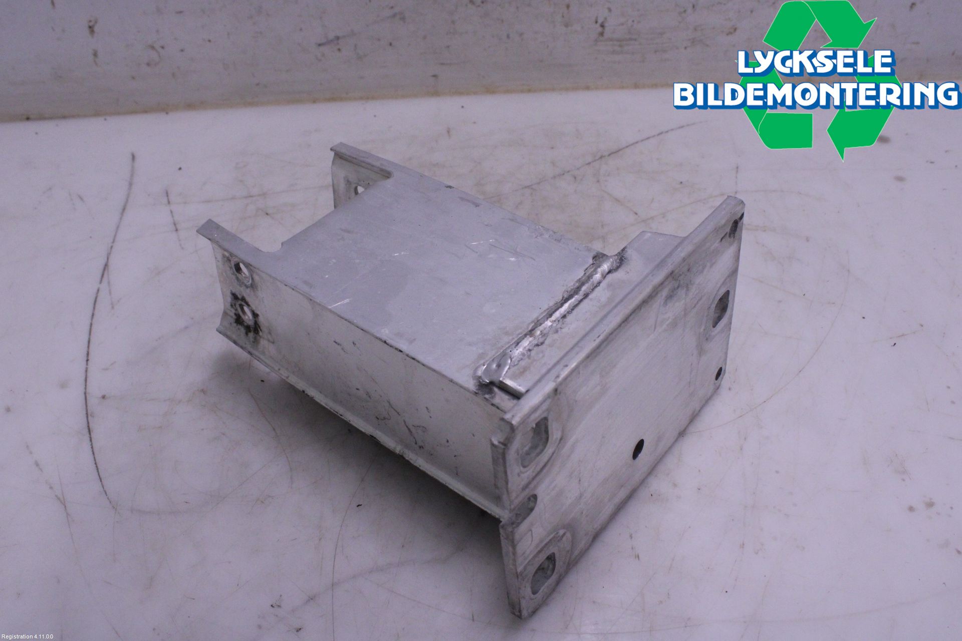 Audi A4 12-15 Stötfångarbärjärn Fram