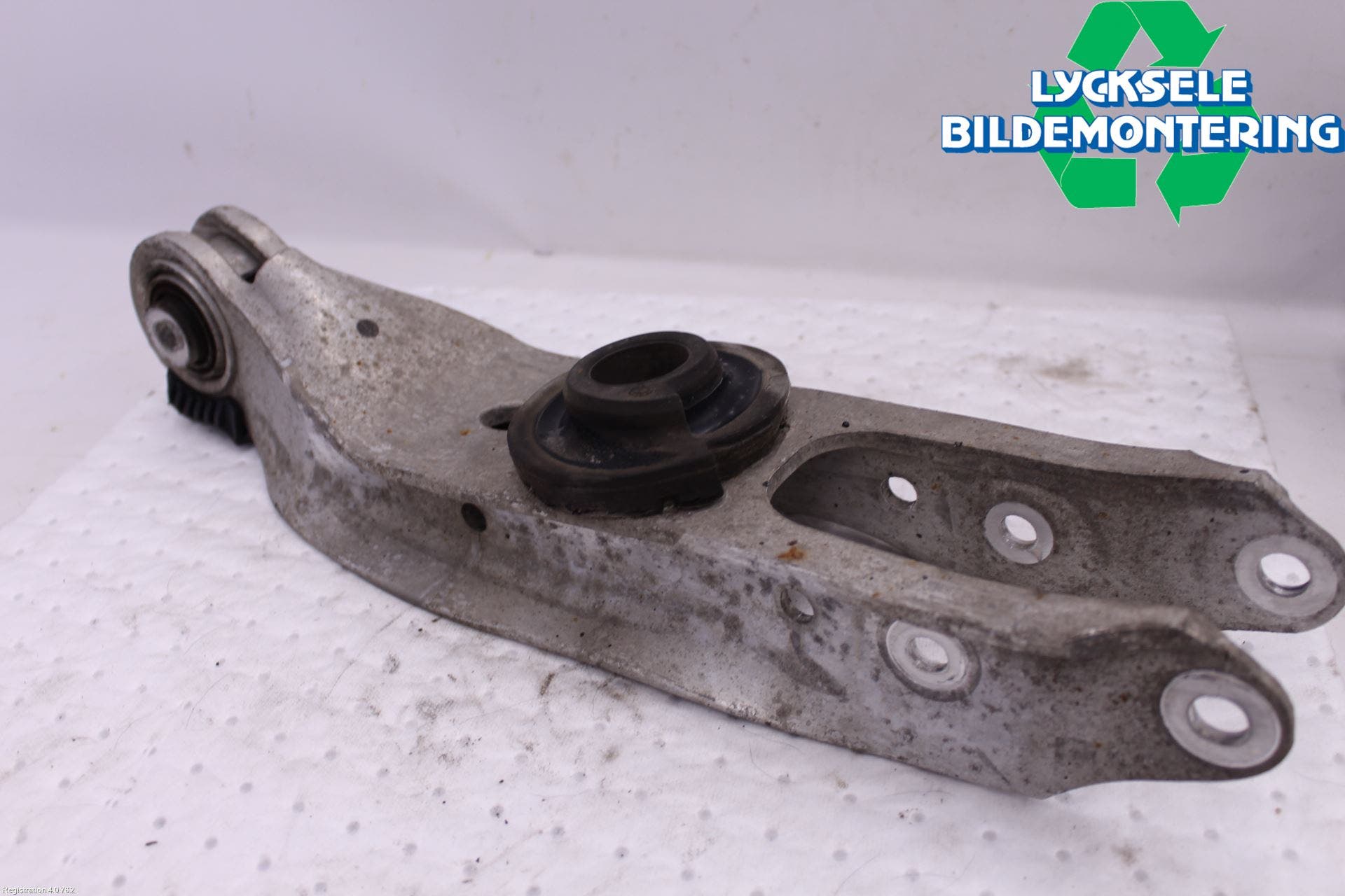 Audi A6 F2/C8 19- Bärarm Bak Vä-Hö