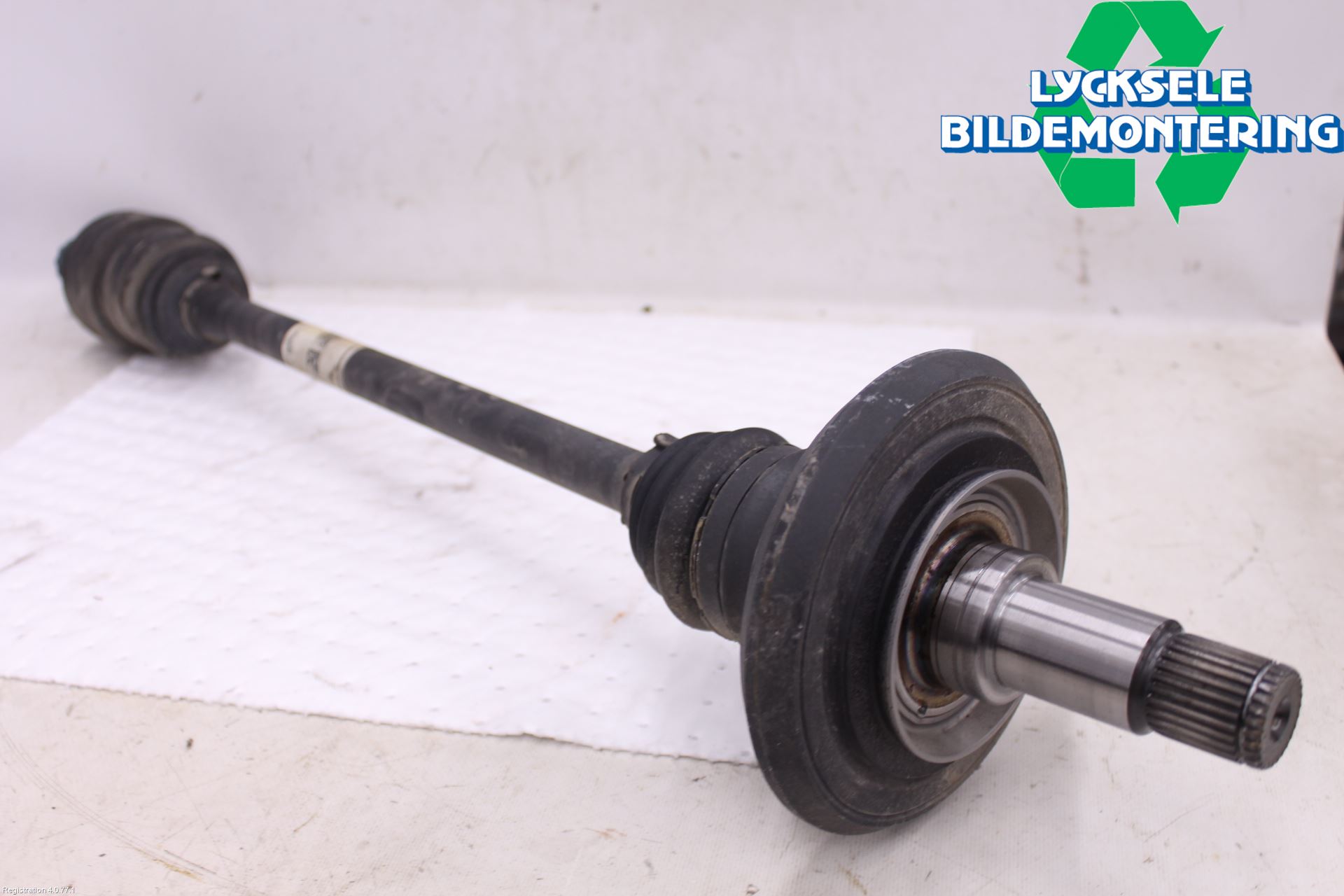 Mercedes-Benz MB C-KLASS (W205) 14-21 Drivaxel Bak Vänster