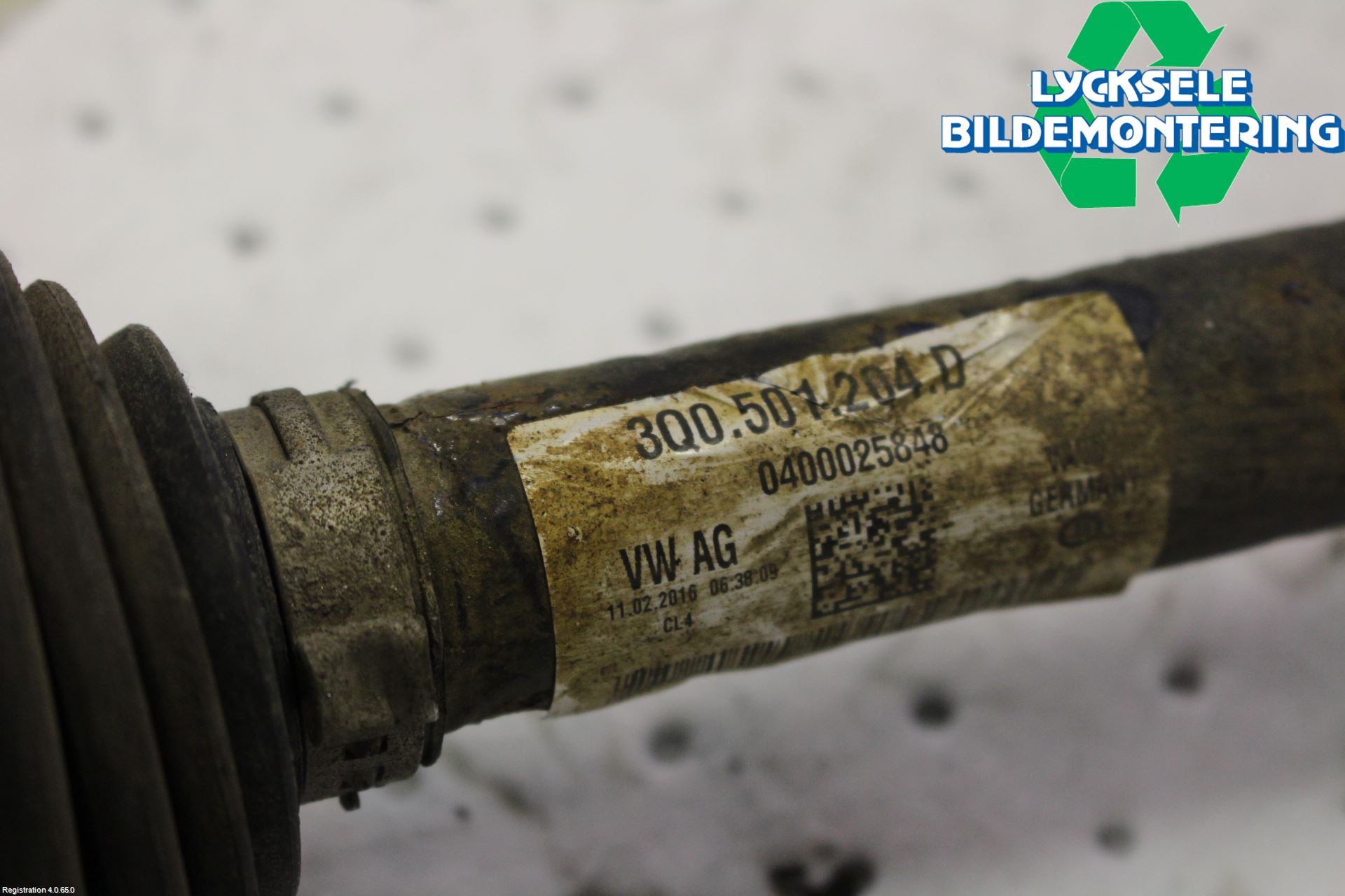 Volkswagen VW PASSAT 15-19 Drivaxel Bak Höger