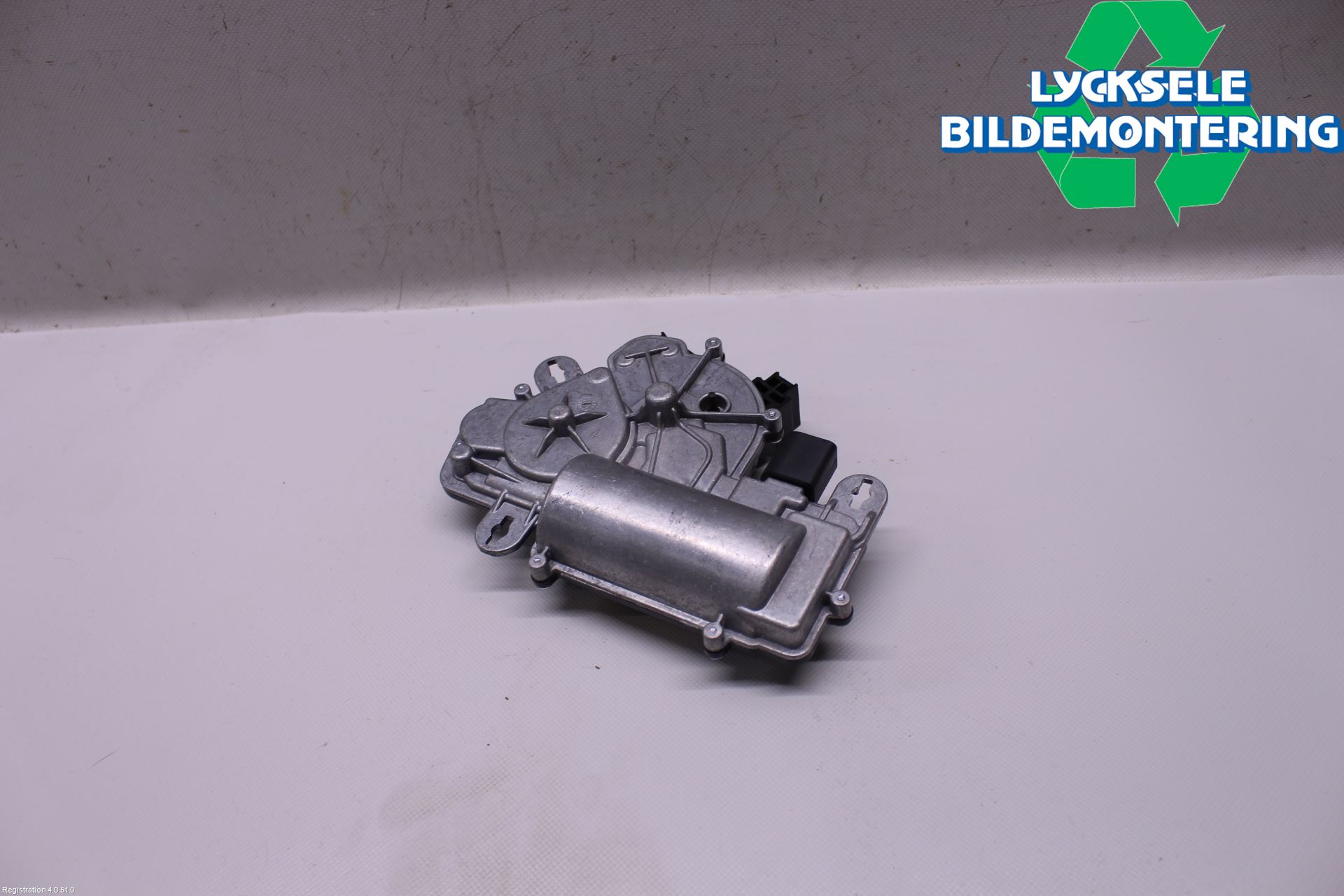 Volkswagen VW PASSAT 15-19 Bakluckeöppnare Automatisk