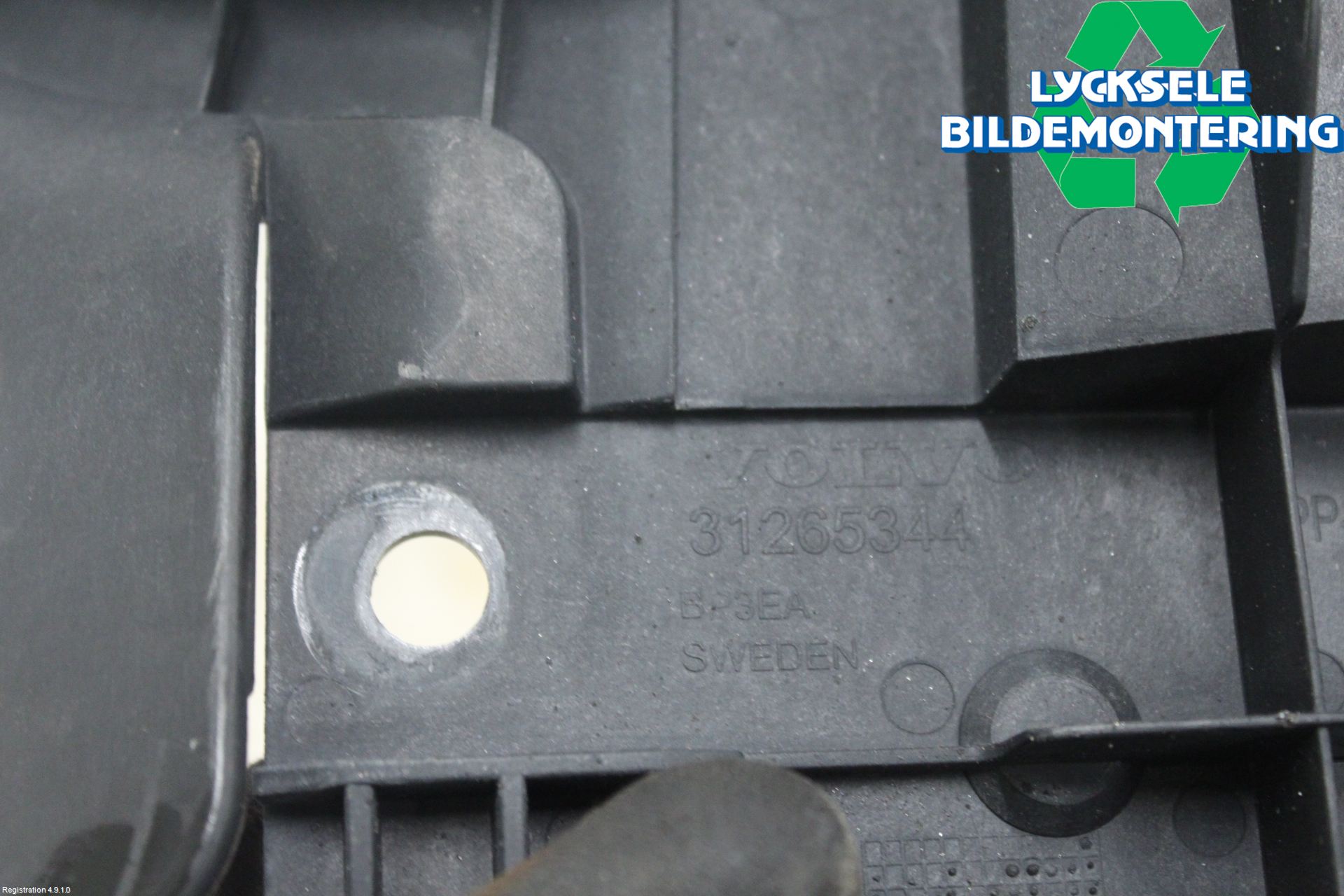 Volvo V70 08-13 Stötfångarfäste Fram Vä