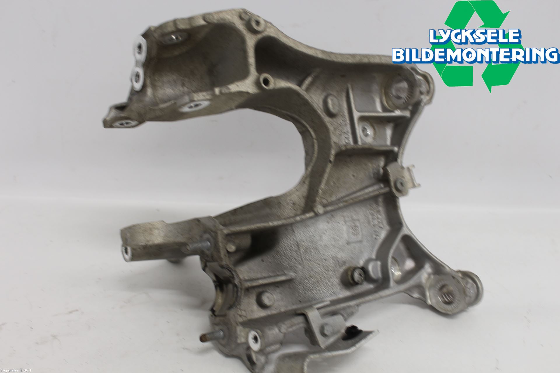 Audi A6 F2/C8 19- Framvagnsbalk