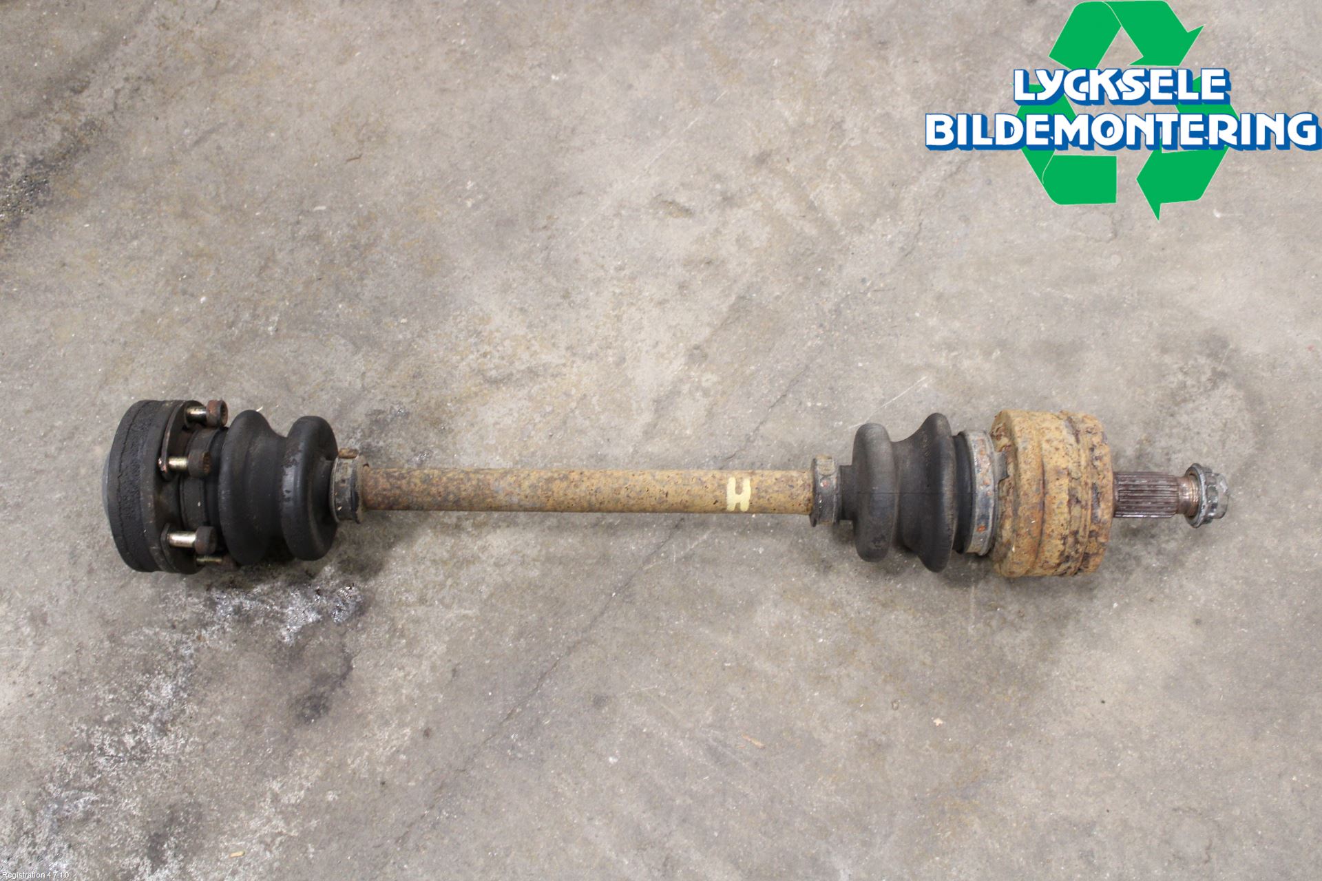 Mercedes-Benz MB 190    (W201) 82-93 Drivaxel Bak Höger